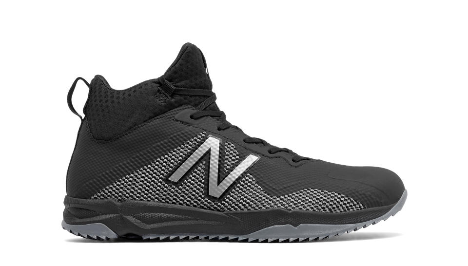 Designed specifically for lacrosse, the NB Freeze Turf features a nubby  outsole that provides superior traction on all turf surfaces.