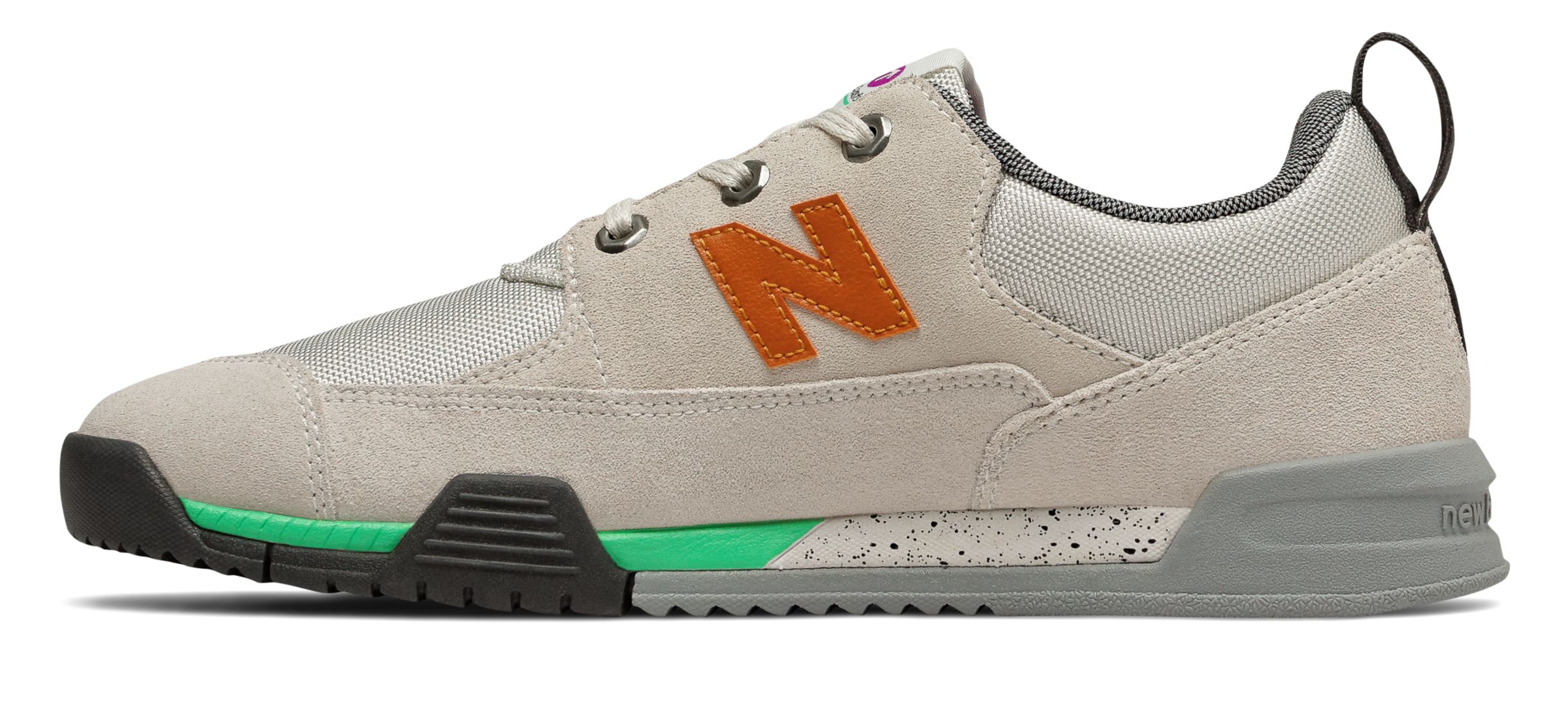 new balance am562