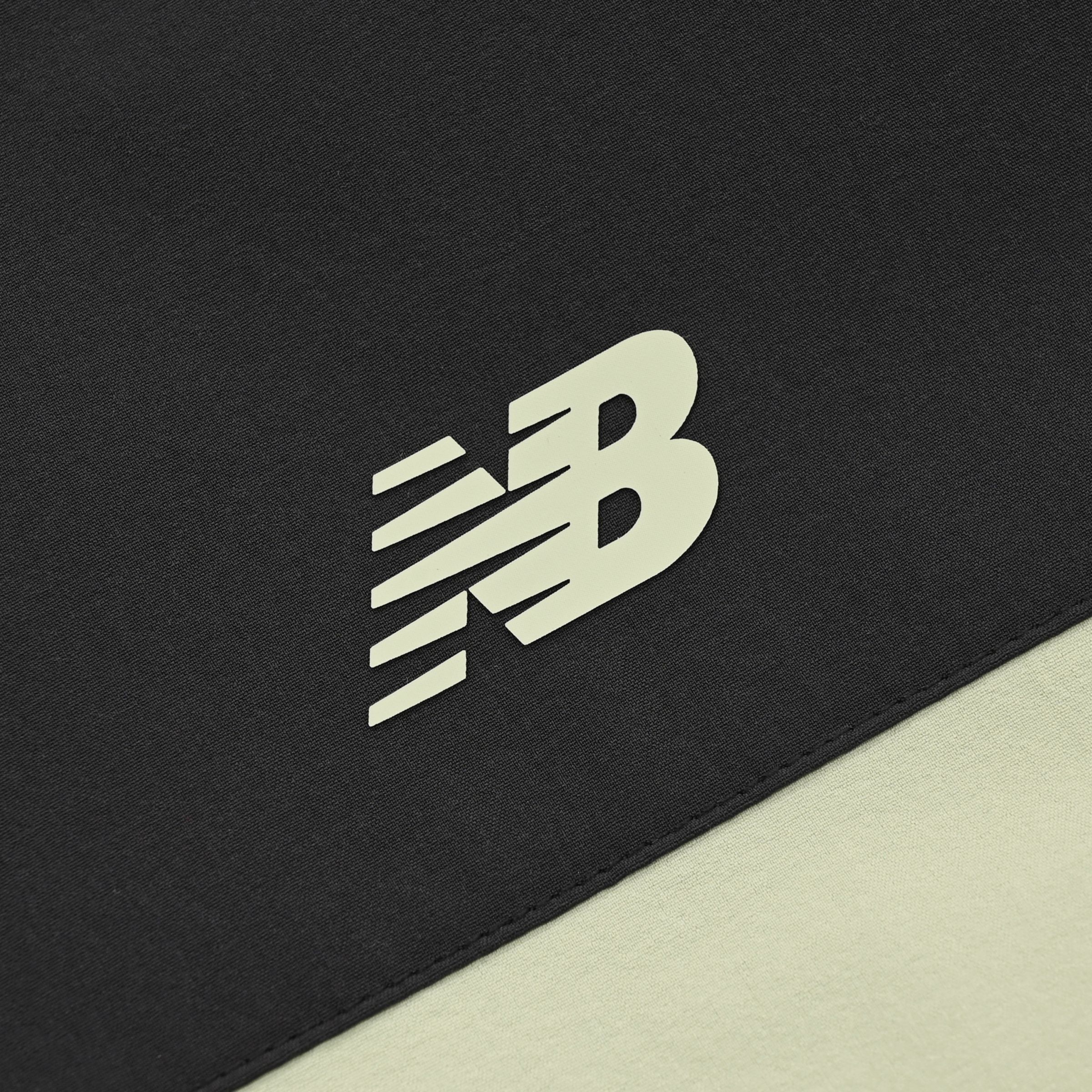 ストレッチナイロンマウンテンパーカー