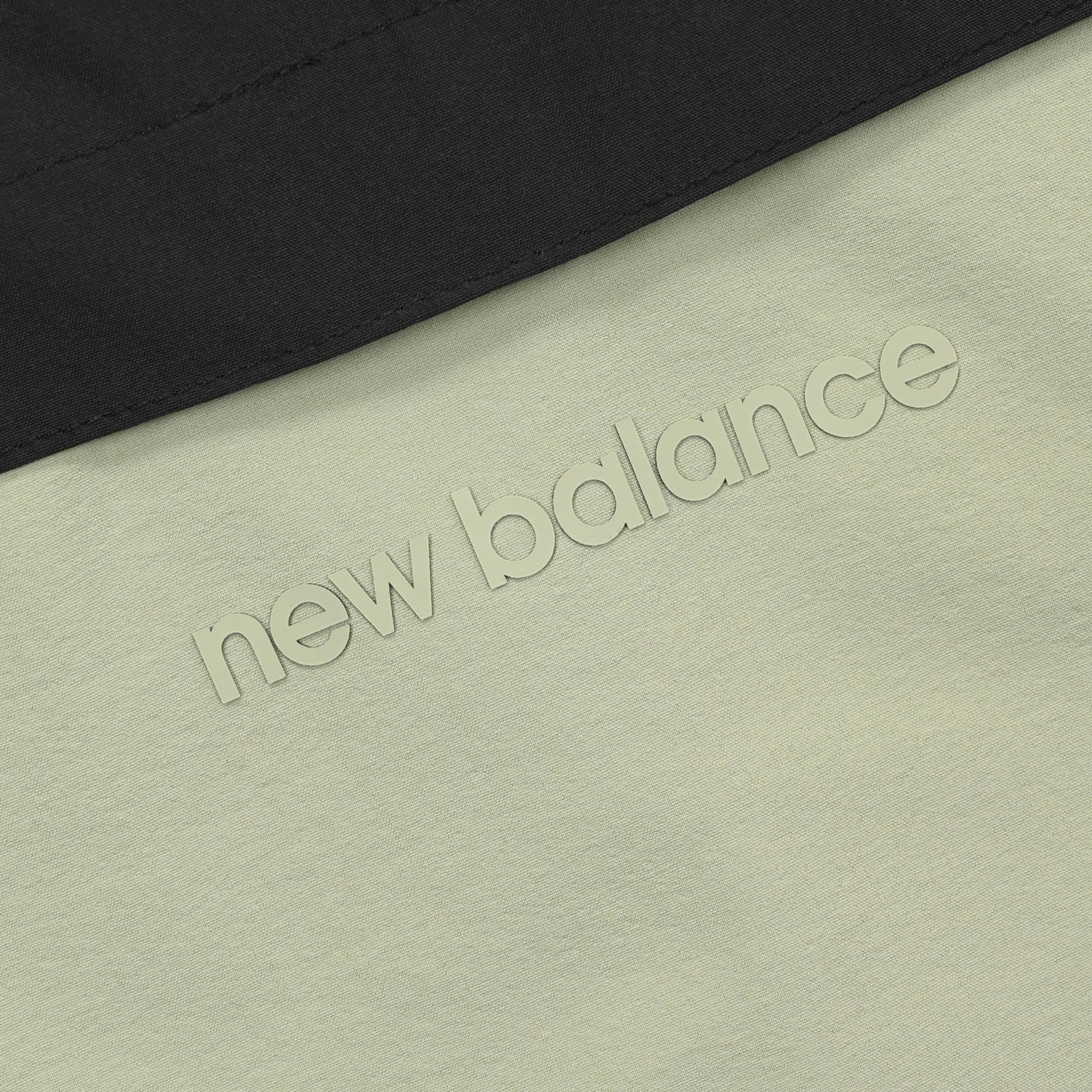 ストレッチナイロンマウンテンパーカー