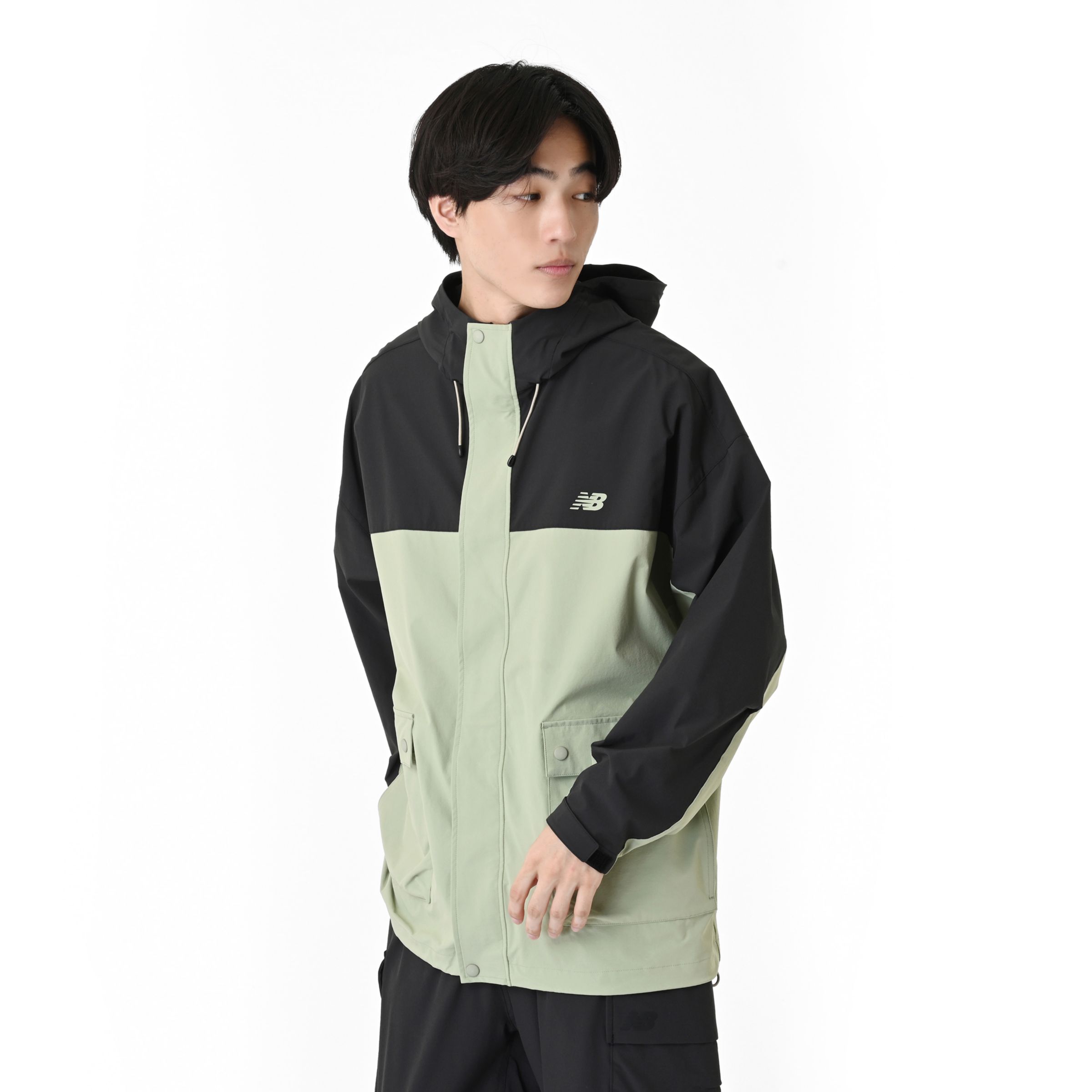 ストレッチナイロンマウンテンパーカー