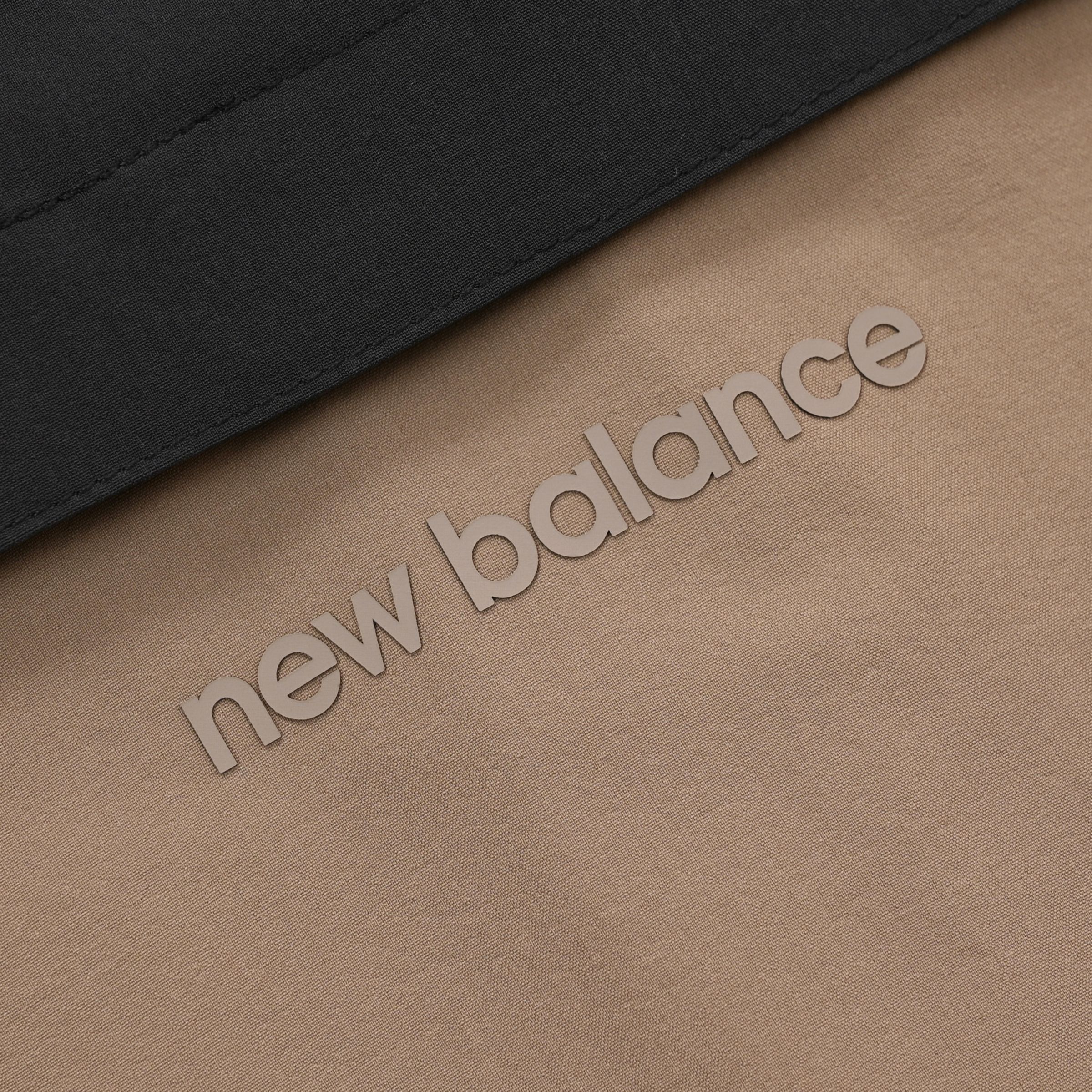 ストレッチナイロンマウンテンパーカー