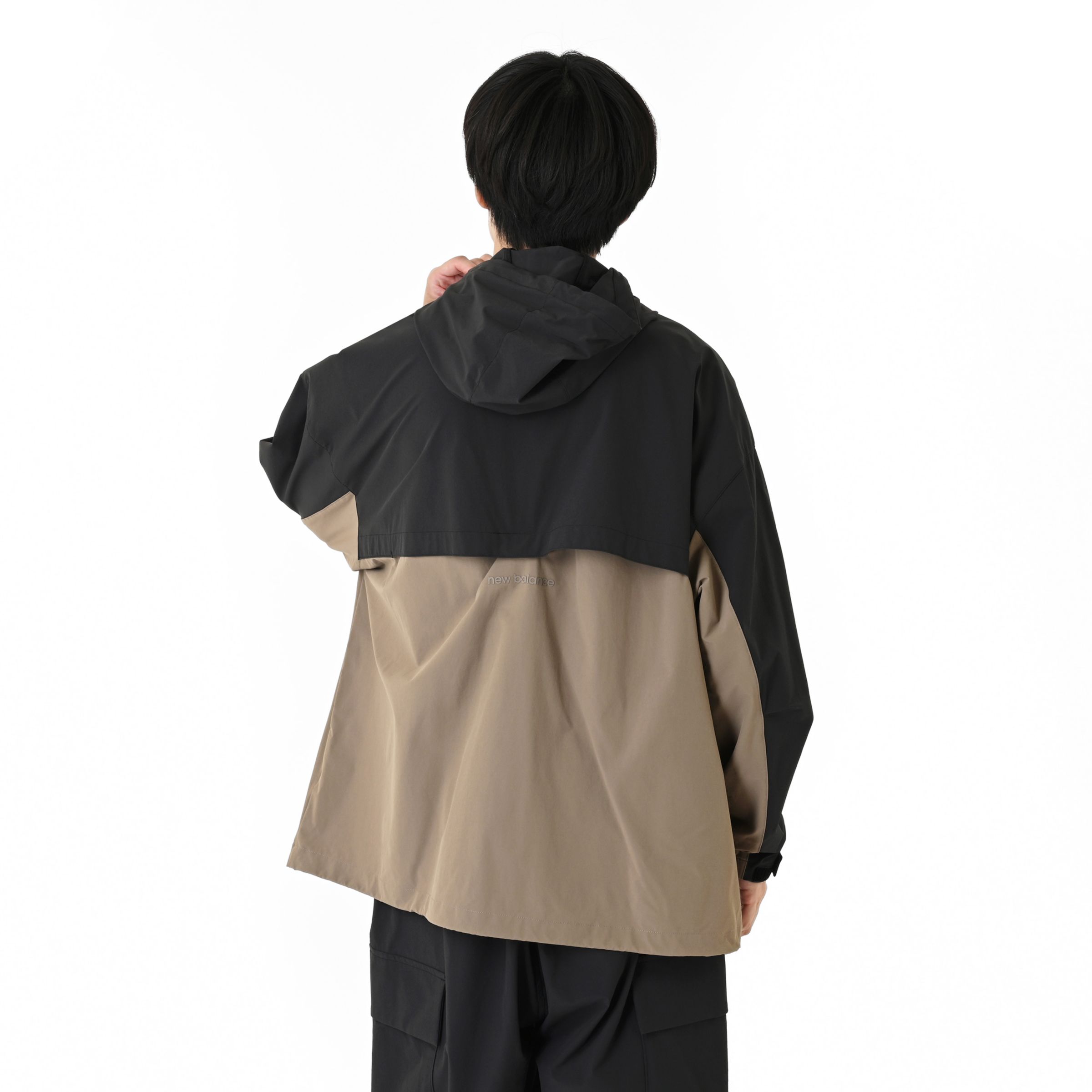 ストレッチナイロンマウンテンパーカー