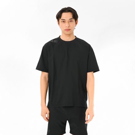 Black Out Premier EditionテクニカルウーブンショートスリーブTシャツ, BLACK, AMT55201BK