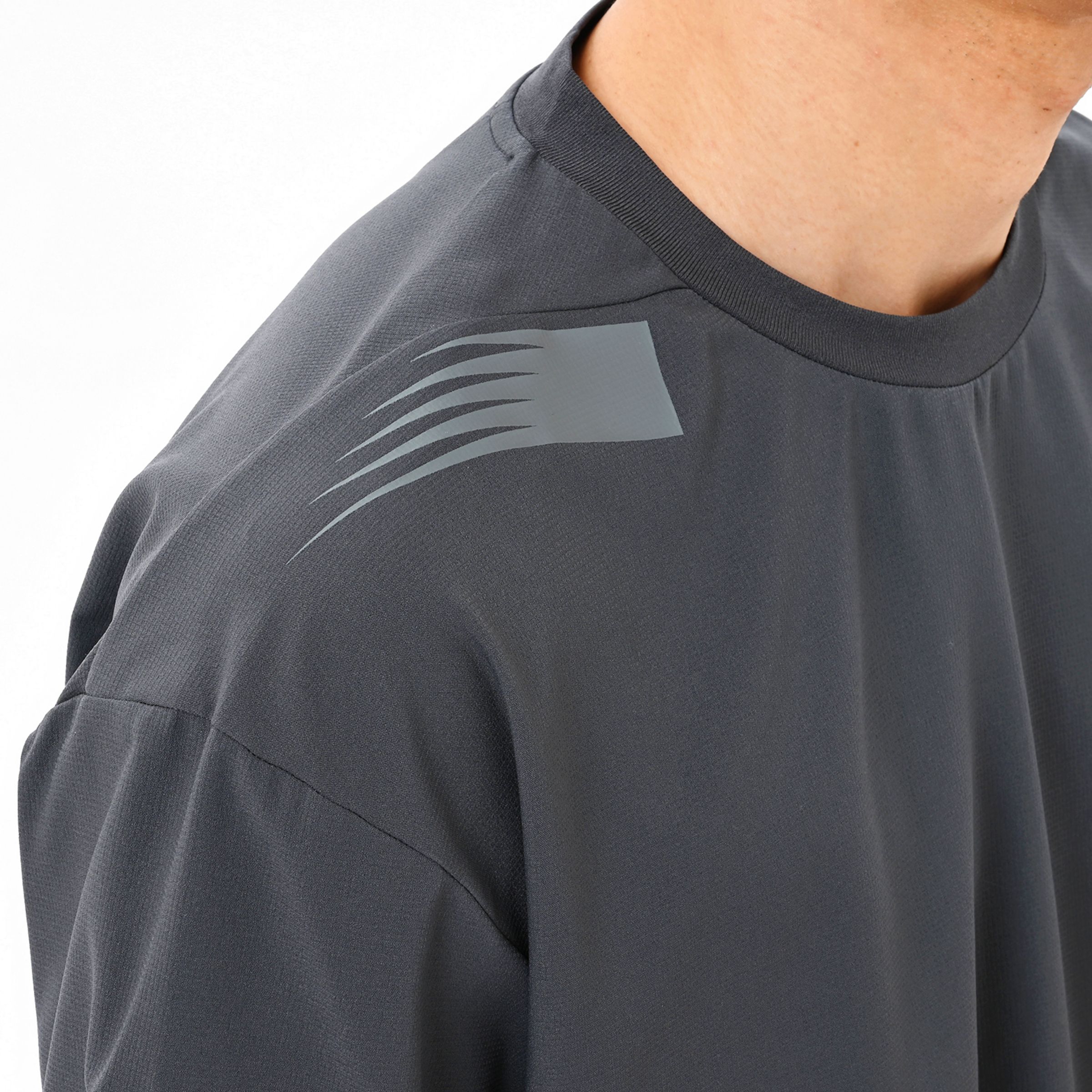 Black Out Premier EditionテクニカルウーブンショートスリーブTシャツ