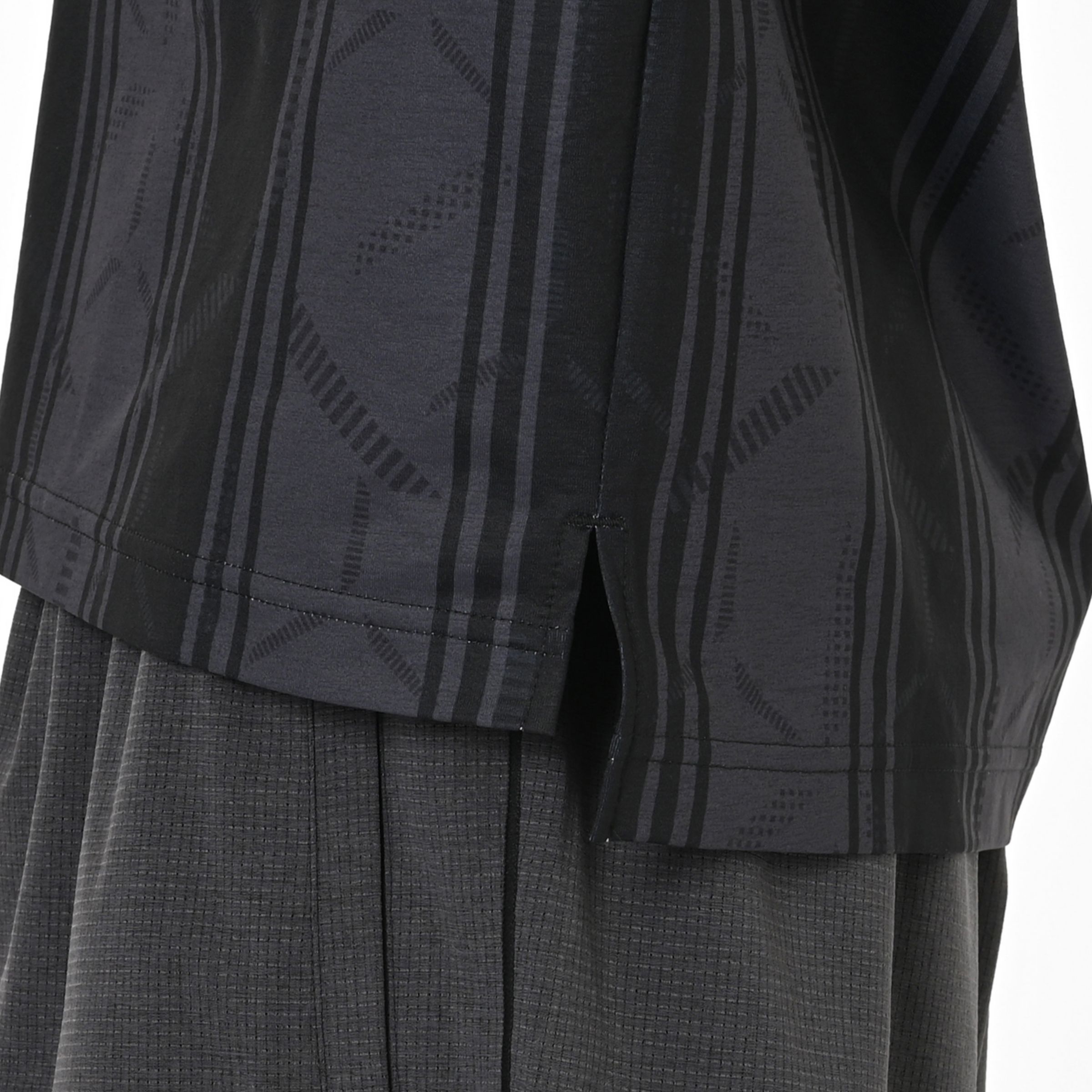 Black Out グラフィック ショートスリーブシャツ