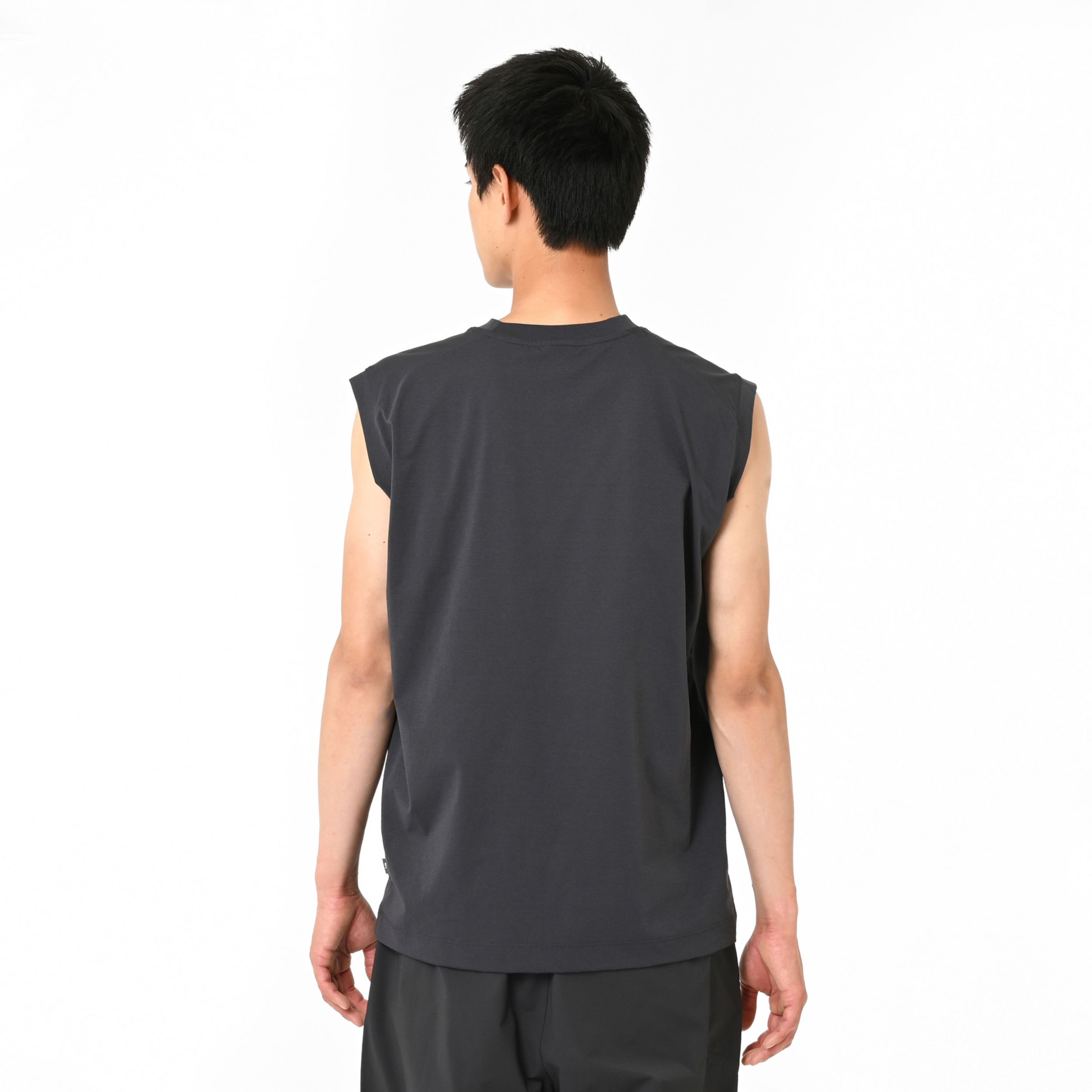 ファンクショナルリラックスフィットスリーブレスシャツ