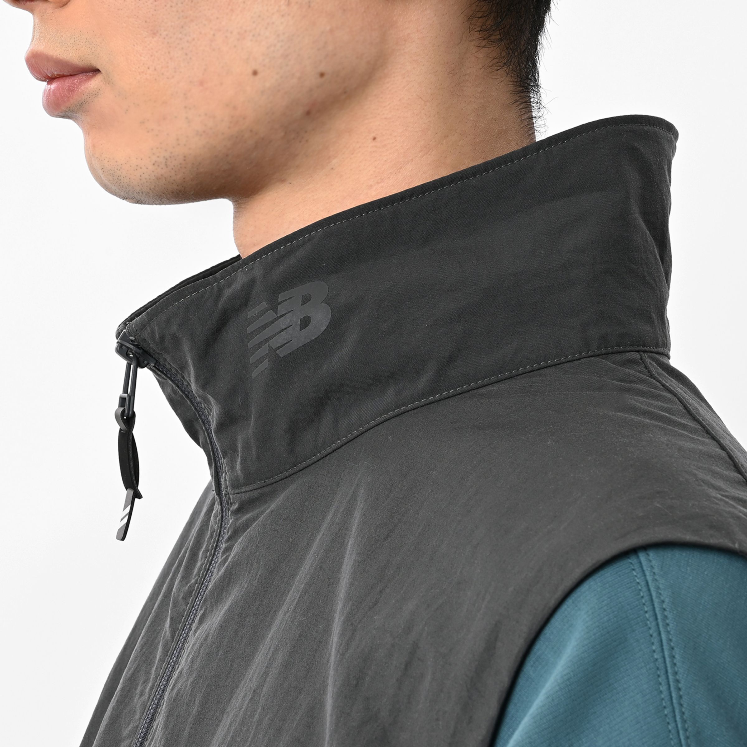 オーバーサイズドスタンドネックベスト