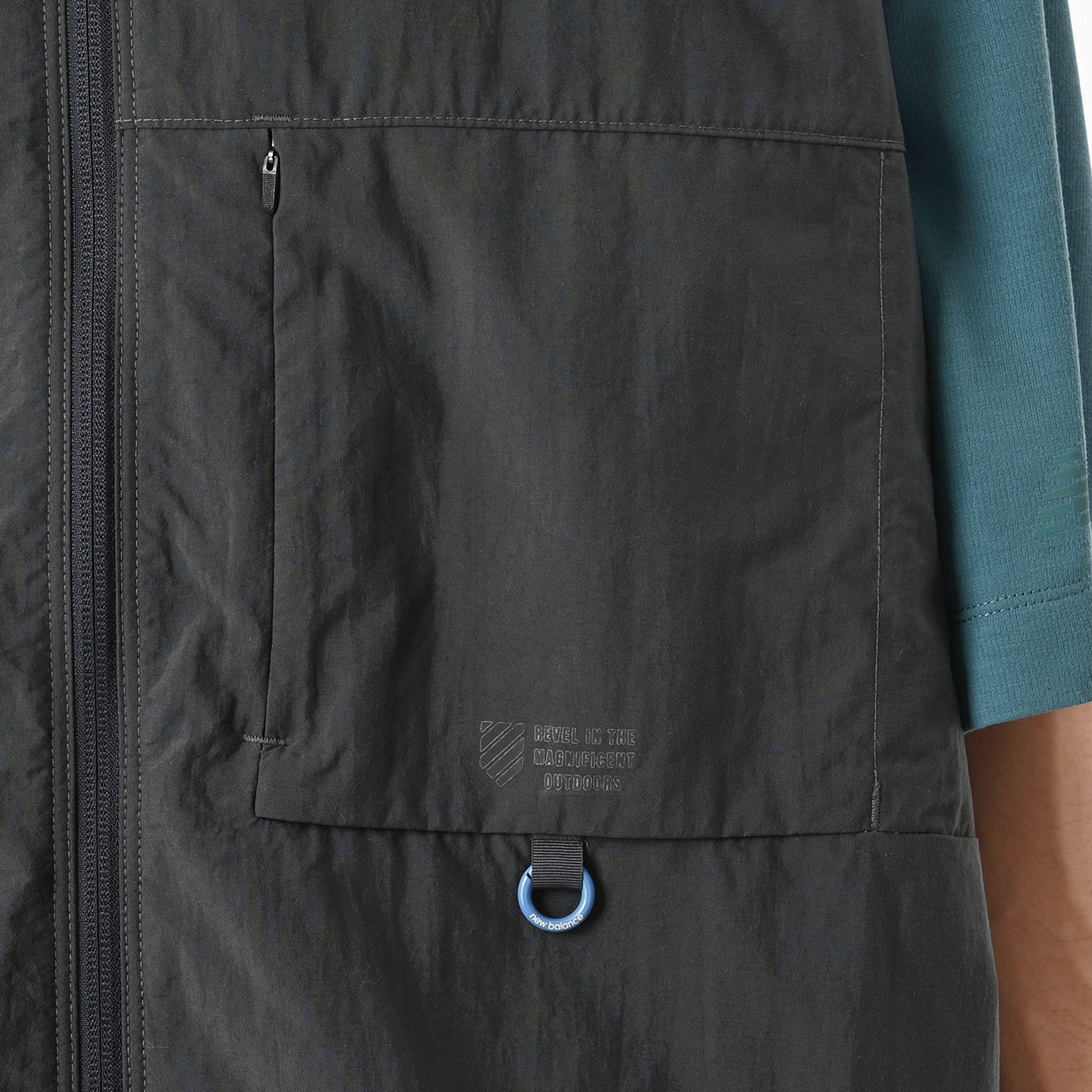 オーバーサイズドスタンドネックベスト