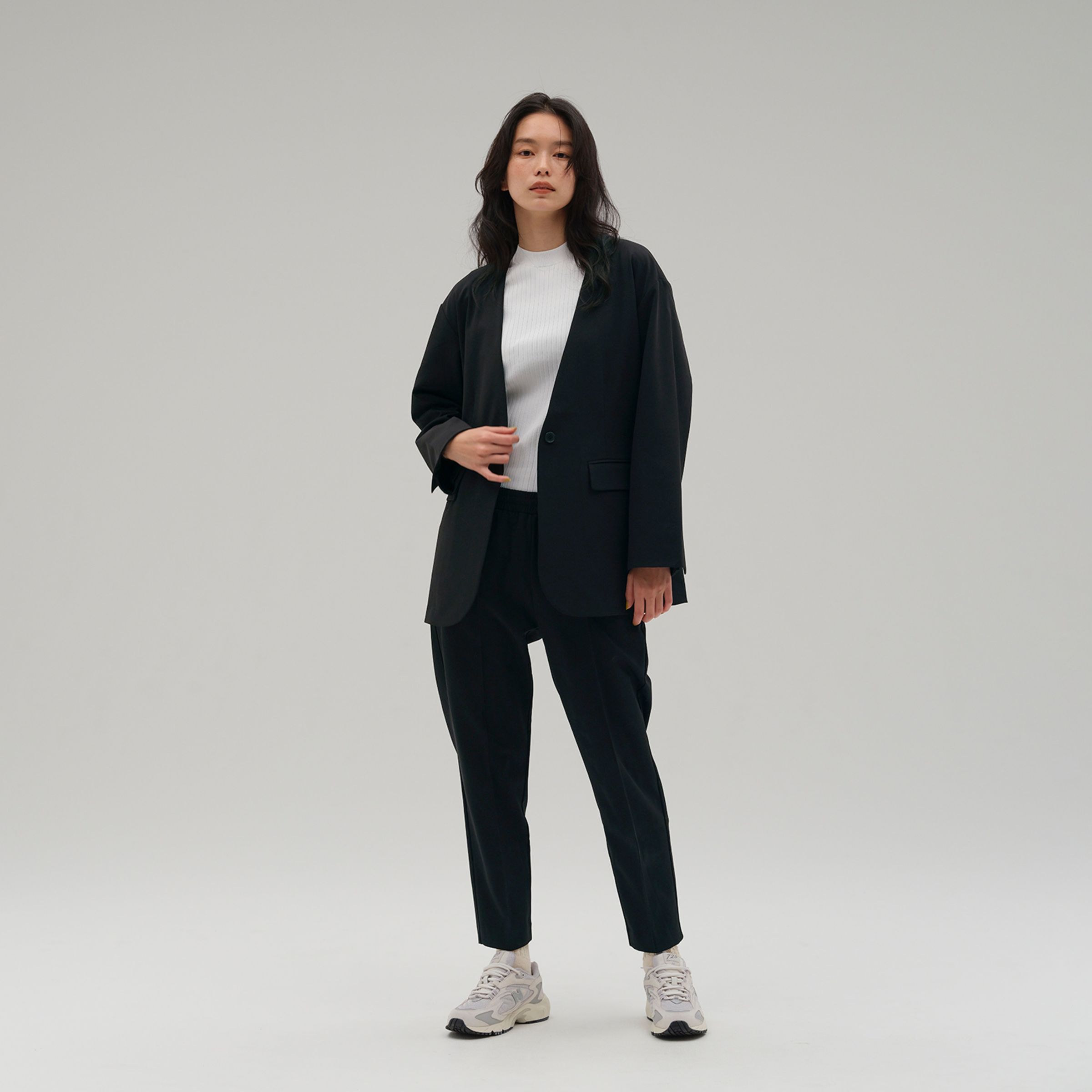 New Balance MET24 グレー パンツスーツ上下 ニューバランス「MET24」の注目最新作3選。ON・OFFコートや