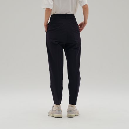 MET24 Tuck Slim Tapered Pants