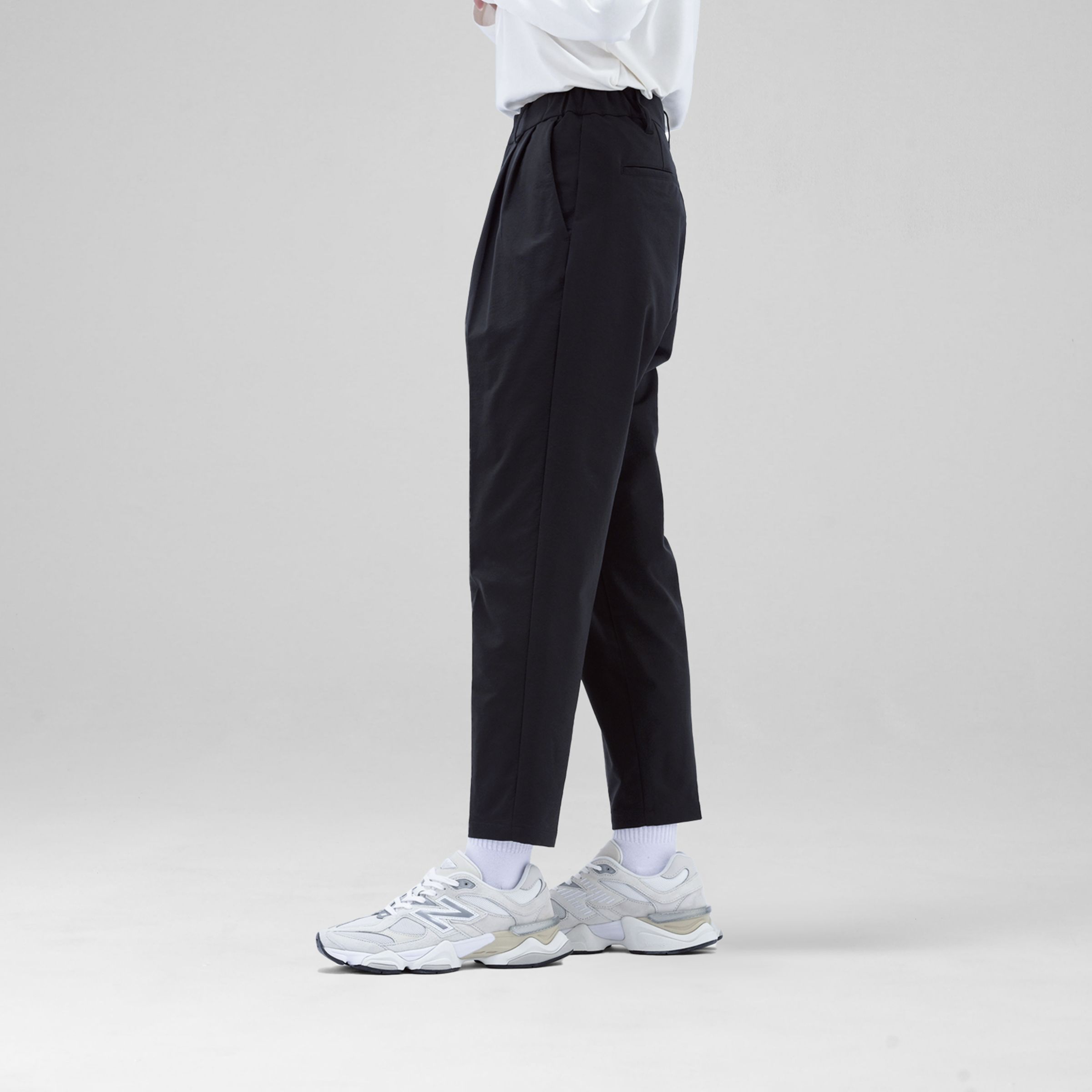 MET24 Tuck Slim Tapered Pants