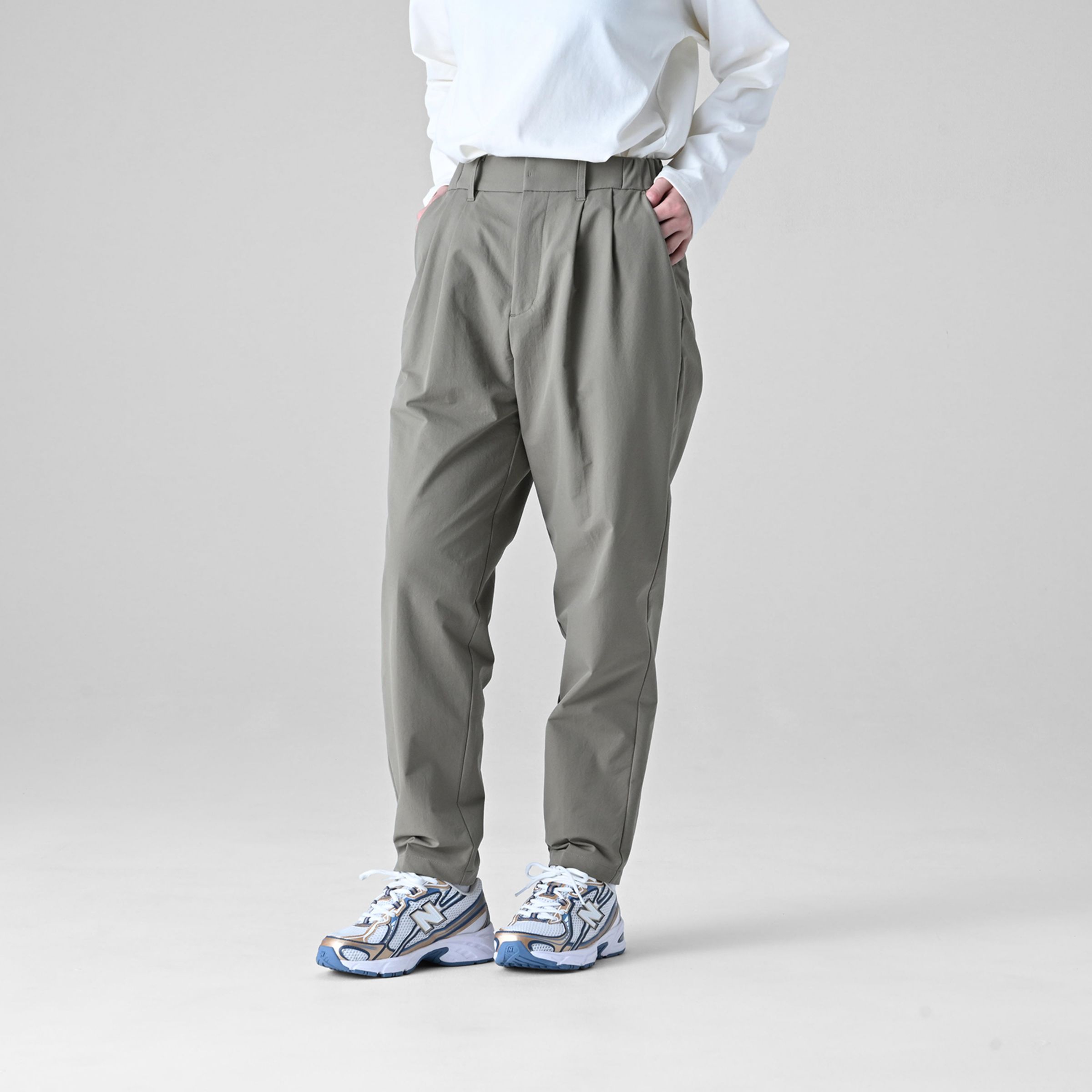 MET24 Tuck Slim Tapered Pants