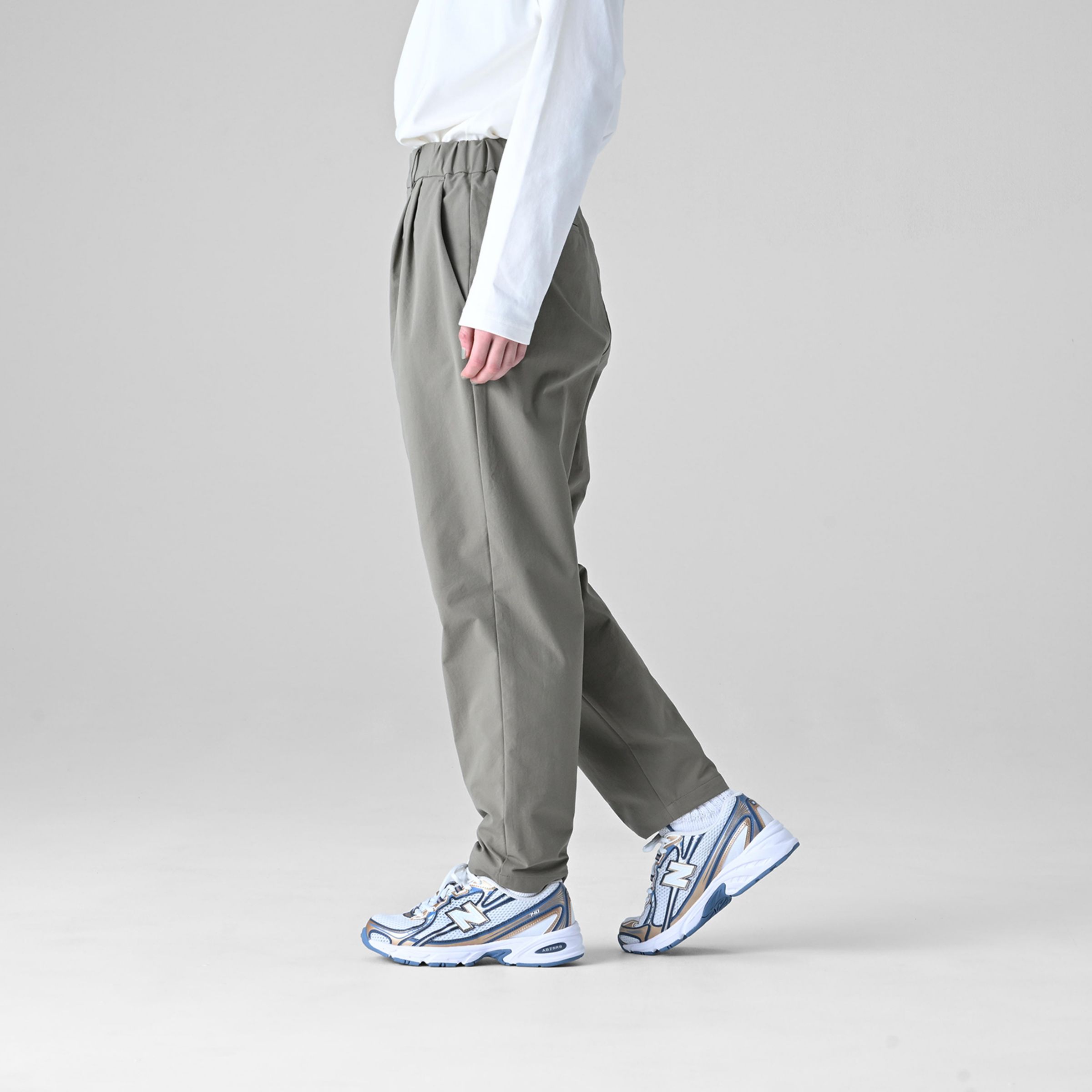 MET24 Tuck Slim Tapered Pants