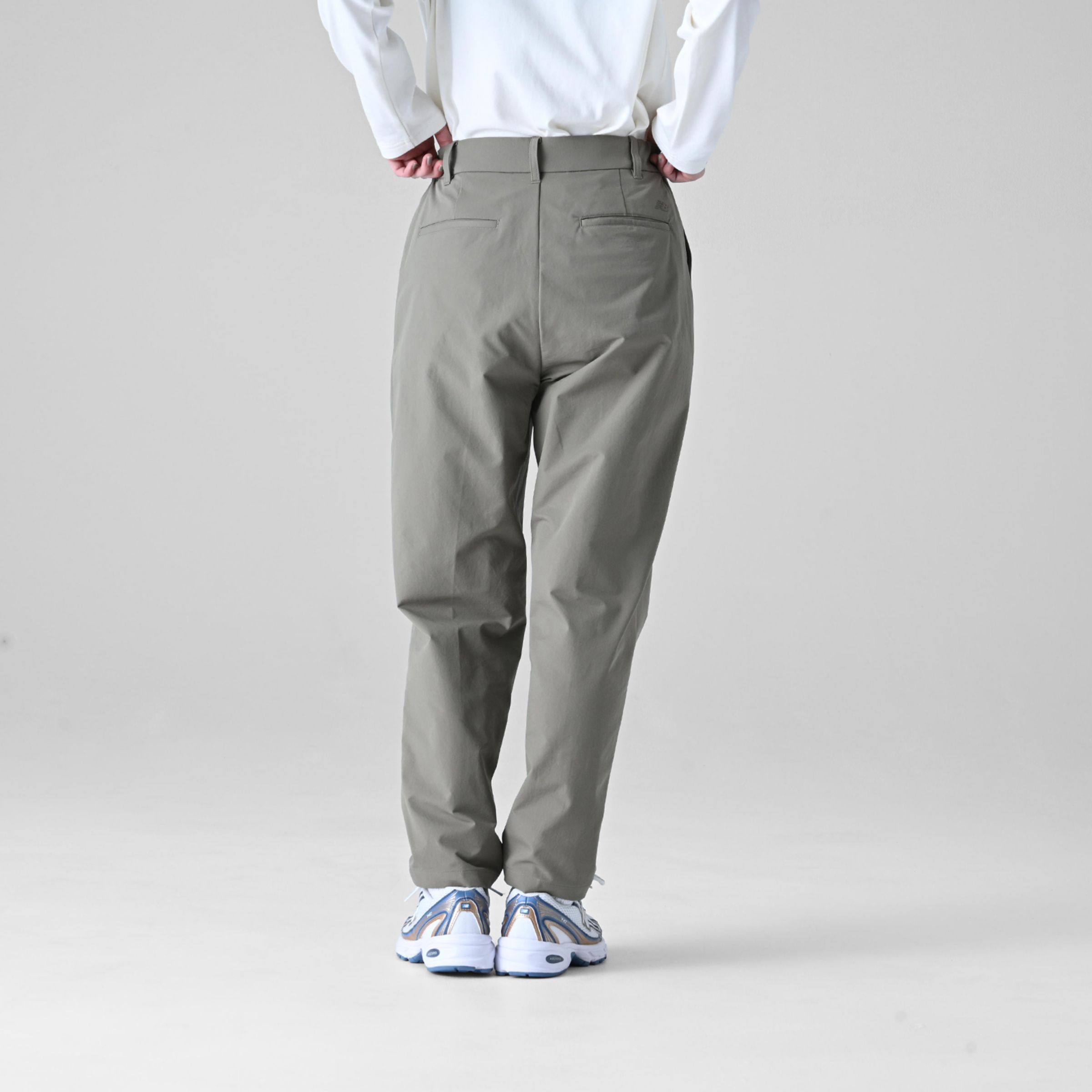 MET24 Tuck Slim Tapered Pants