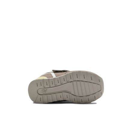 996