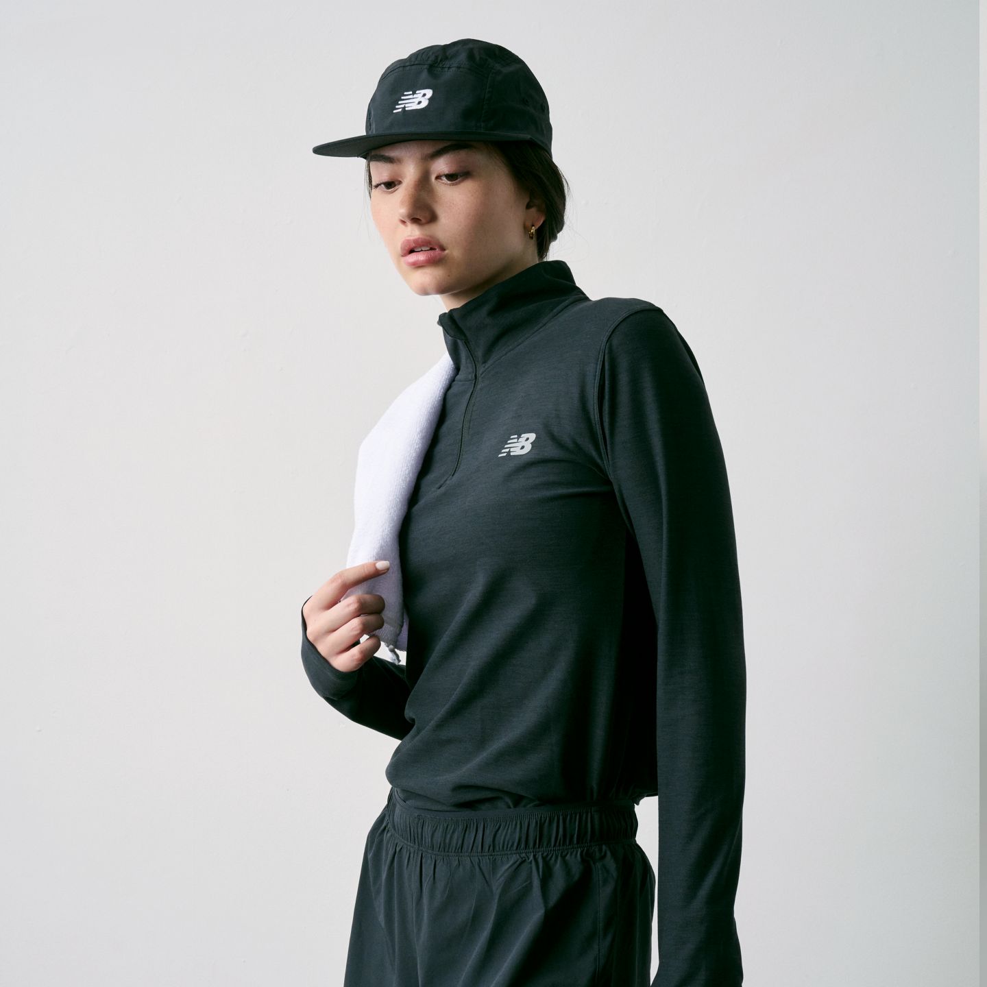 Мужской головной убор New Balance '47 5 Panel Run Hat, цвет: Чёрный / Белый — фото 2