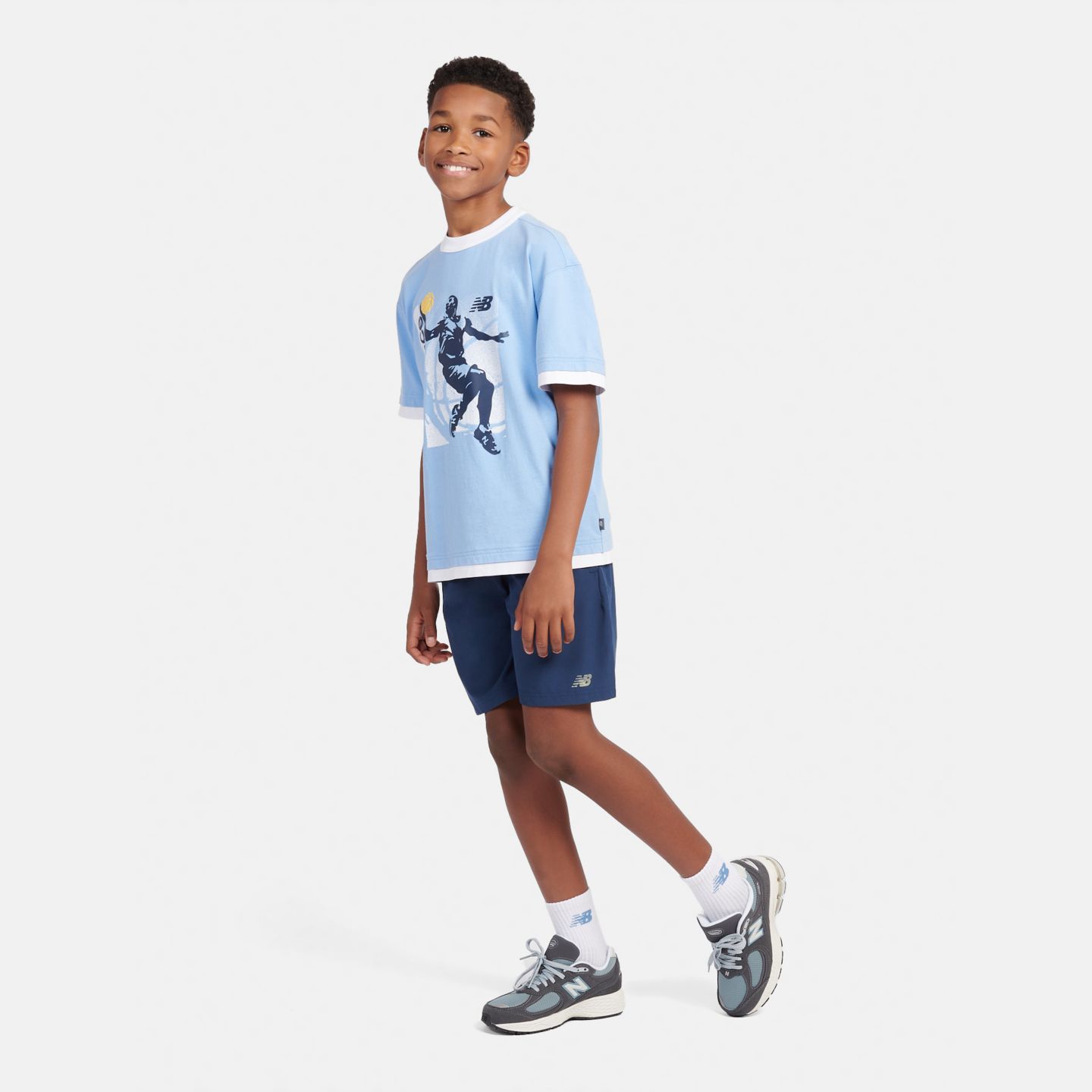 Детская футболка New Balance Hoops Layup Graphic, цвет: Небесно-голубой — фото 2