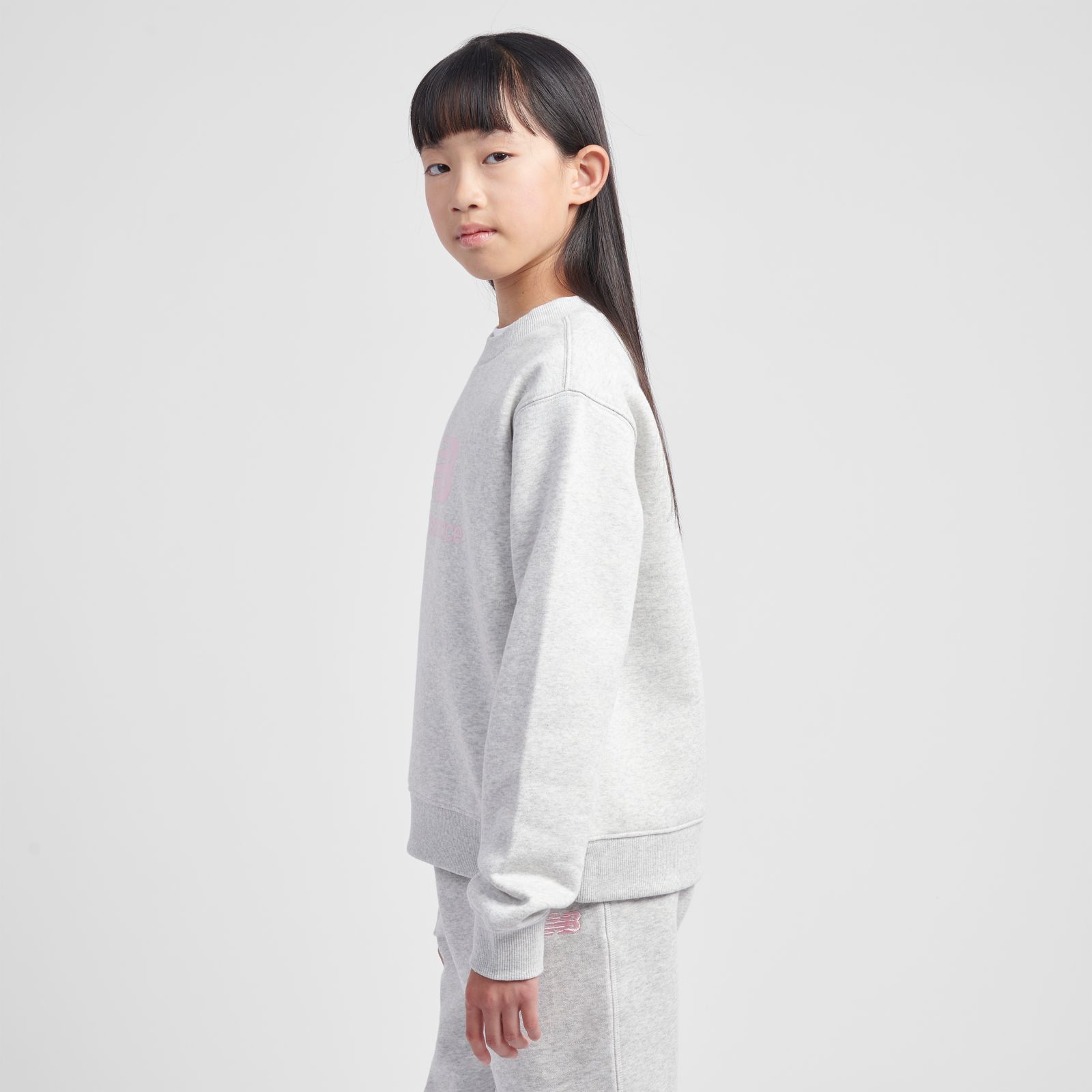Детские худи New Balance Brush Back Stacked Logo Crew — фото 4