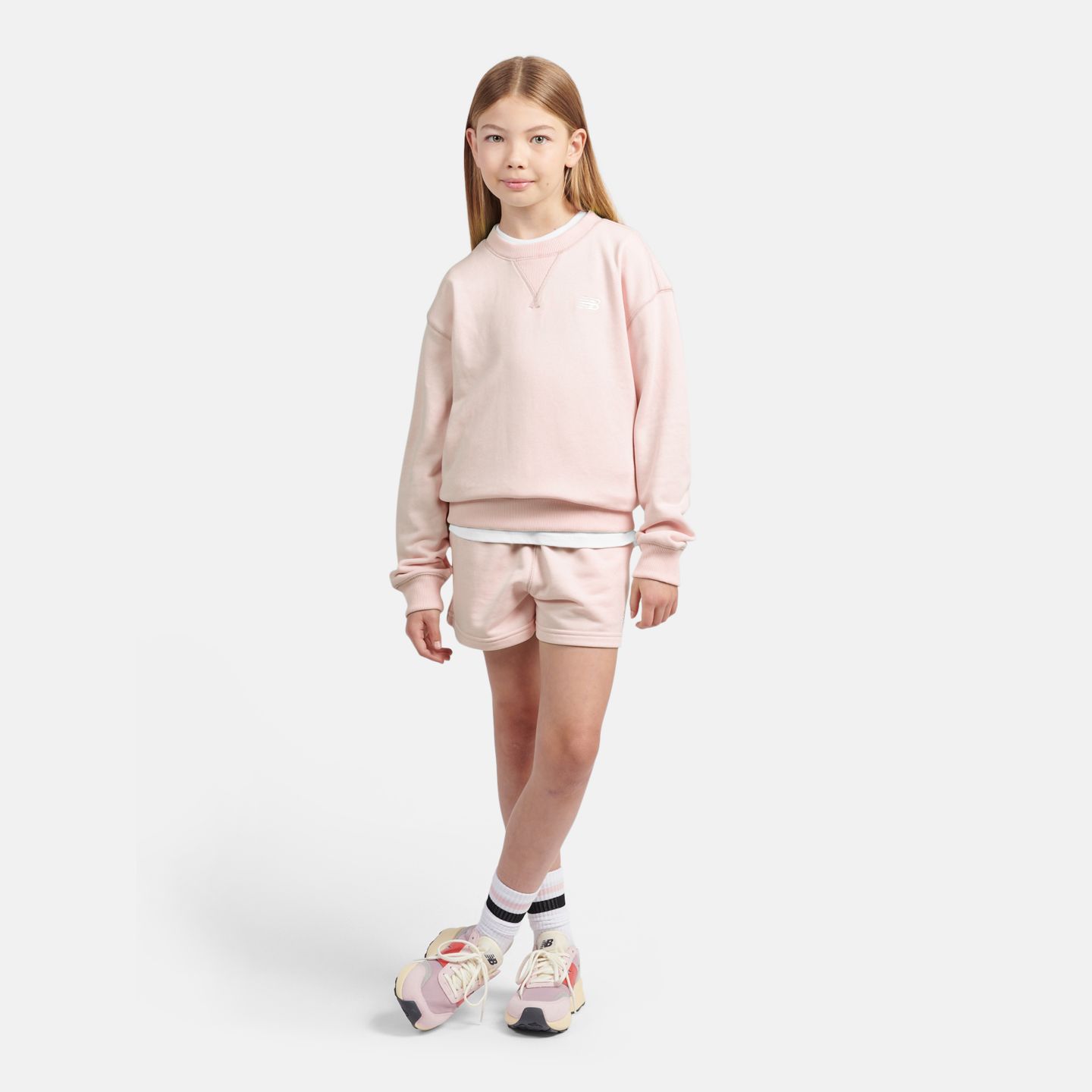 Детские худи New Balance FT Small Logo Crew, цвет: Розовый мглистый — фото 2