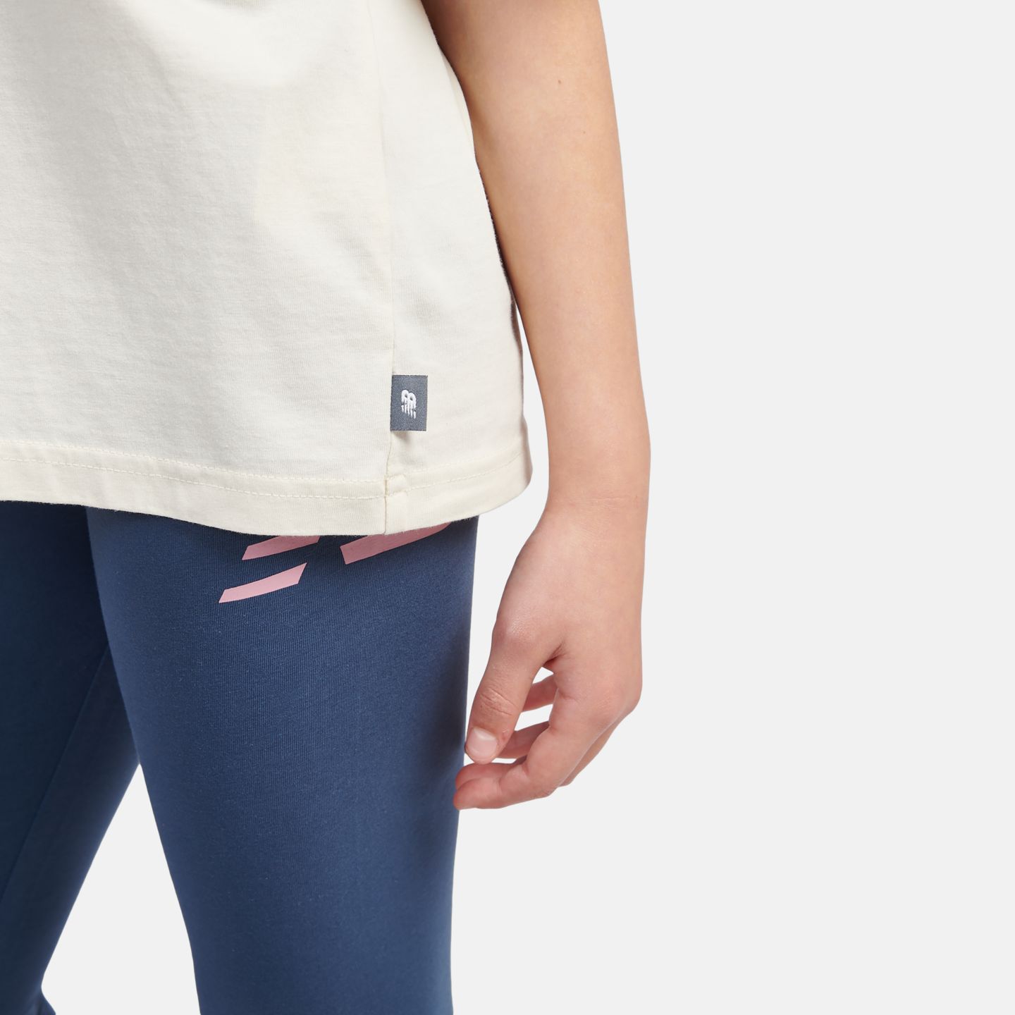 Детская футболка New Balance Gradient Graphic, цвет: Льняной — фото 6