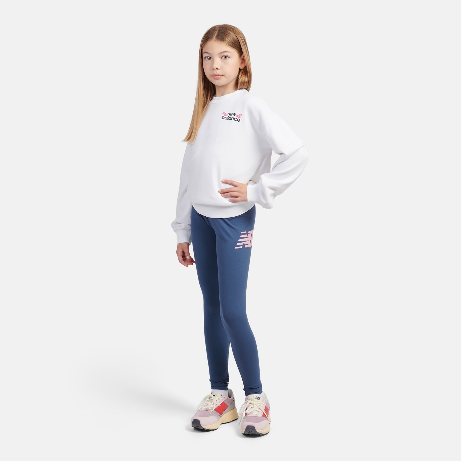 Детские худи New Balance Floral Back Graphic Crew — фото 3