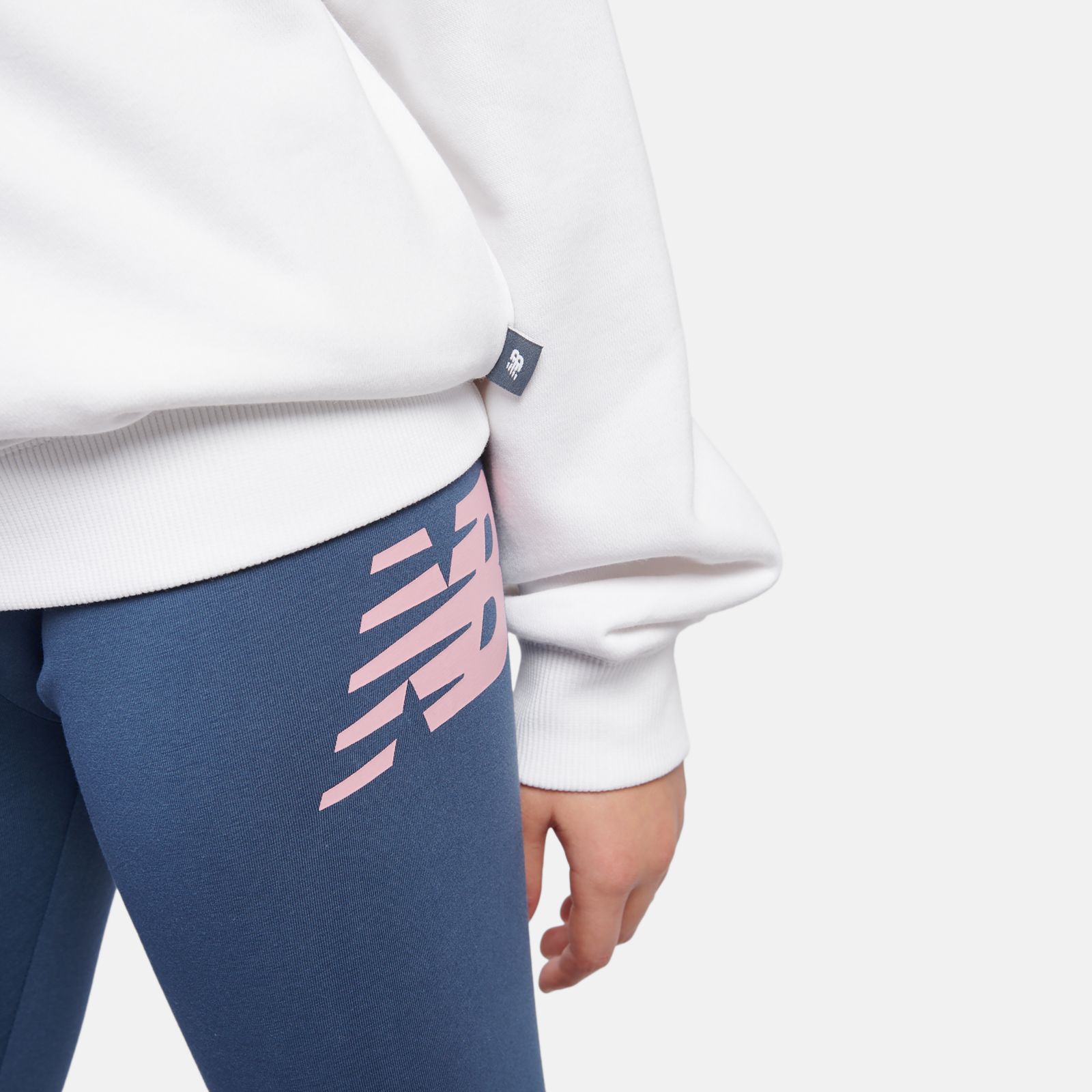 Детские худи New Balance Floral Back Graphic Crew — фото 7