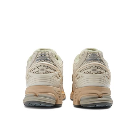 AURALEE x New Balance M1906RAU (BEIGE)-