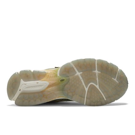 New Balance x Bryant Giles 2002R