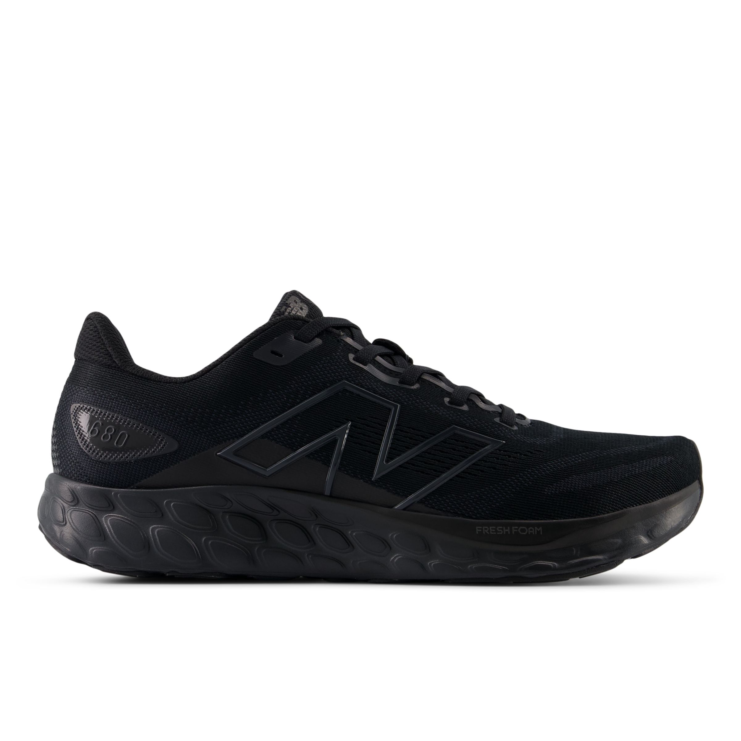 New Balance Men's Fresh Foam 680 v8 in Black Textile, size 9