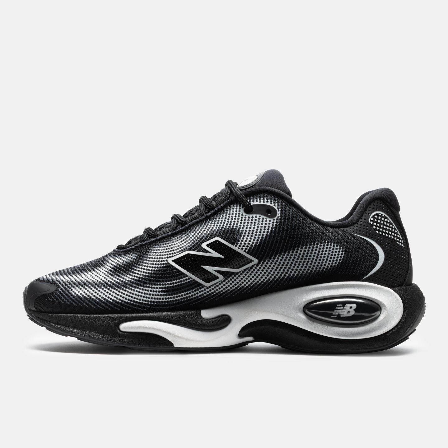 Мужские кроссовки New Balance Klutch Athletics x NB AC Runner, цвет: Чёрный / Белый — фото 2