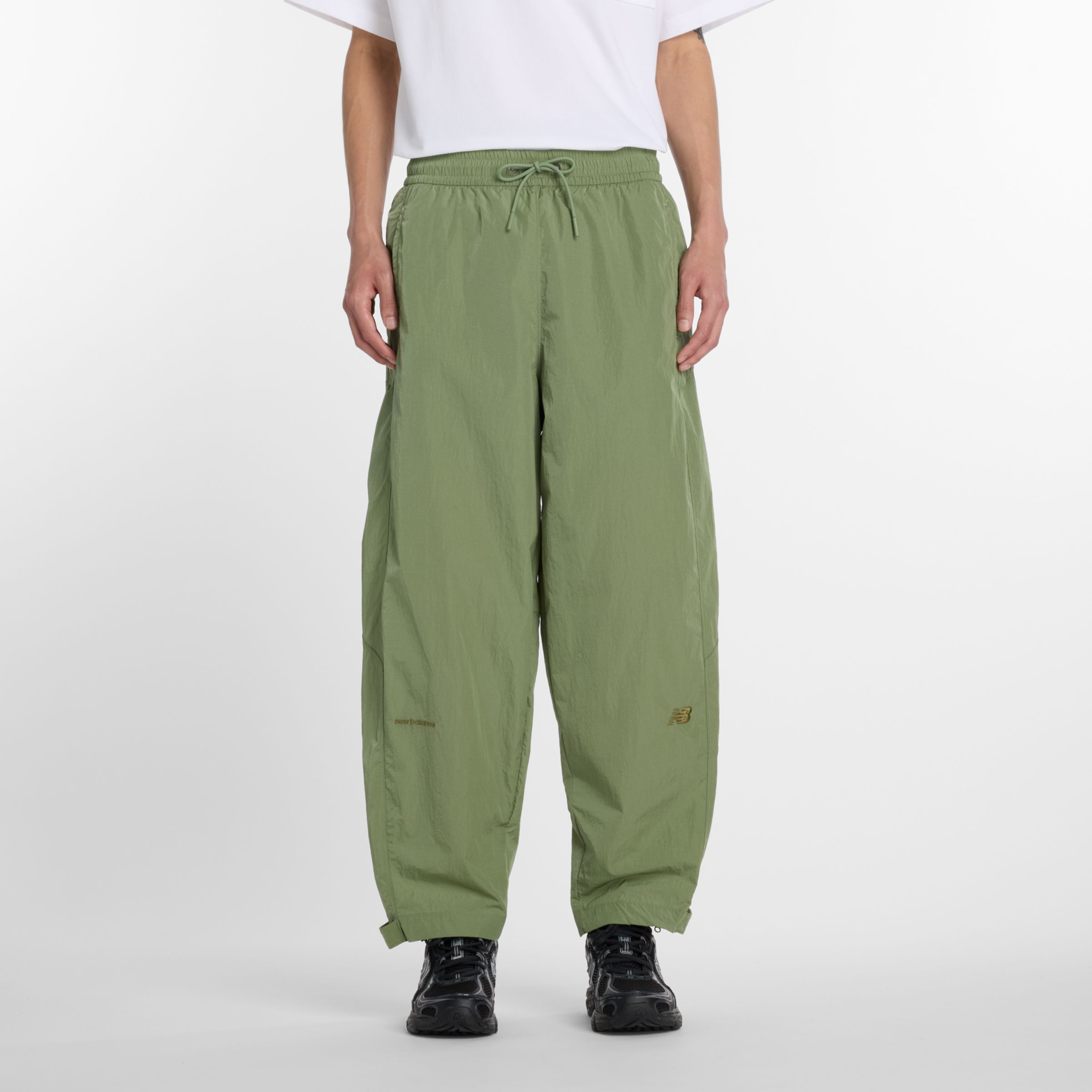 NB GREY ナイロンワイドテーパードパンツ