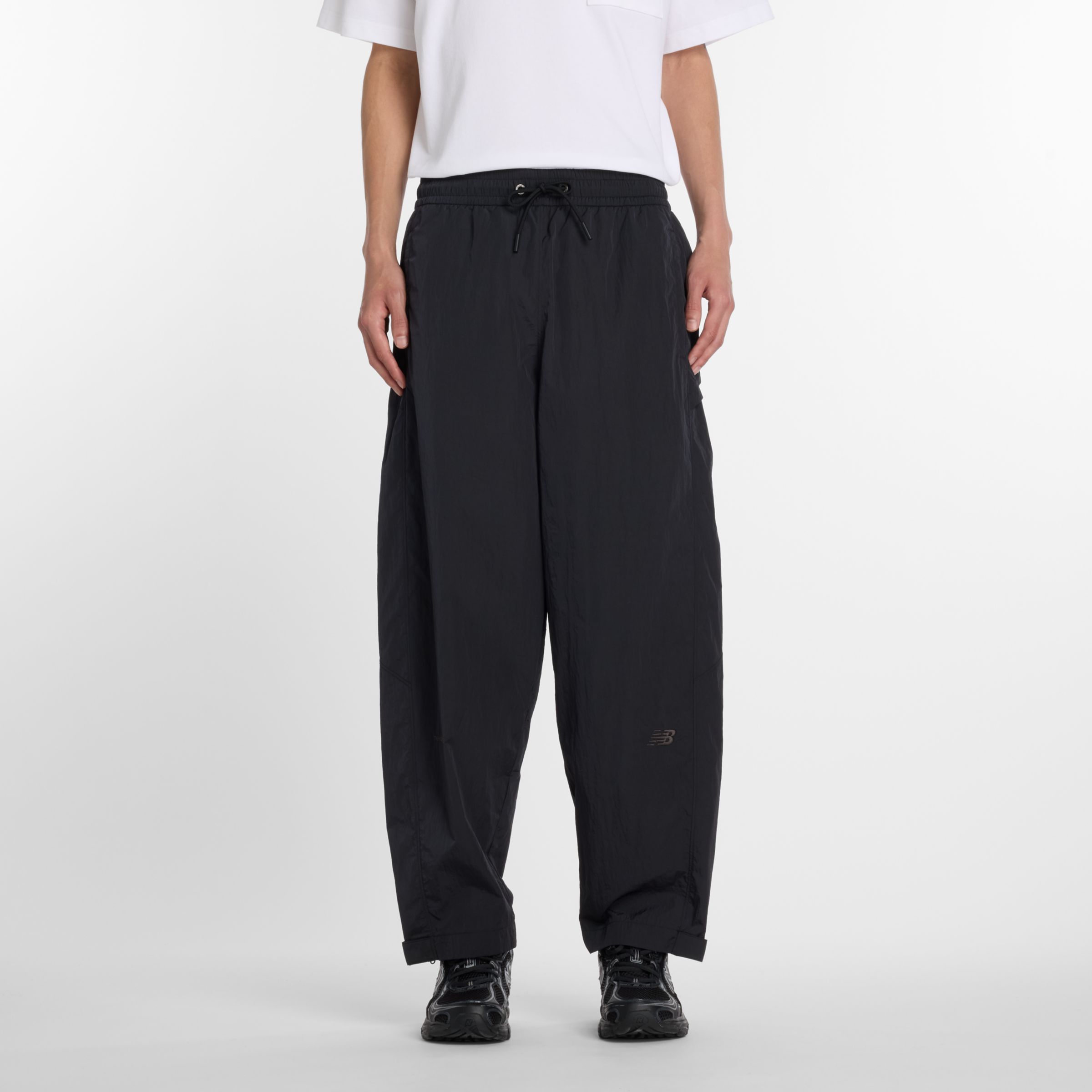 NB GREY ナイロンワイドテーパードパンツ