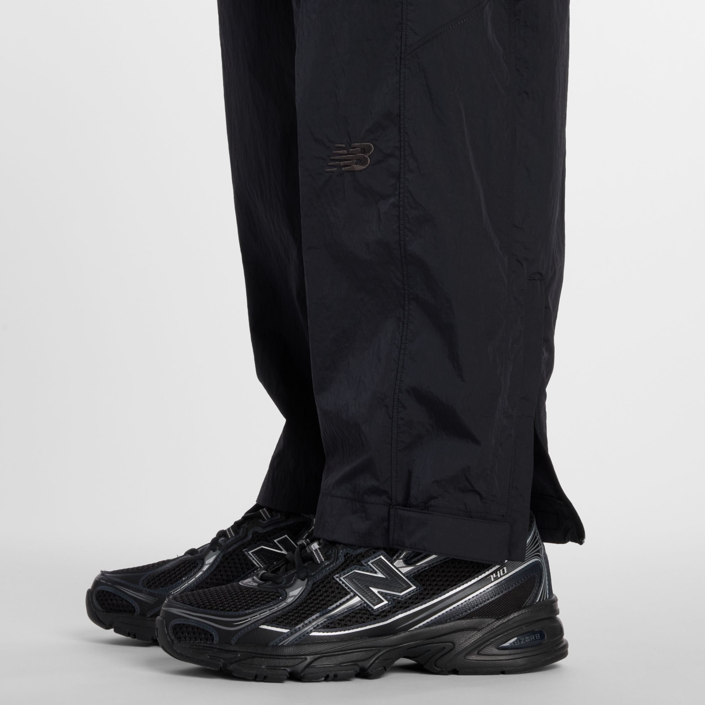 NB GREY ナイロンワイドテーパードパンツ