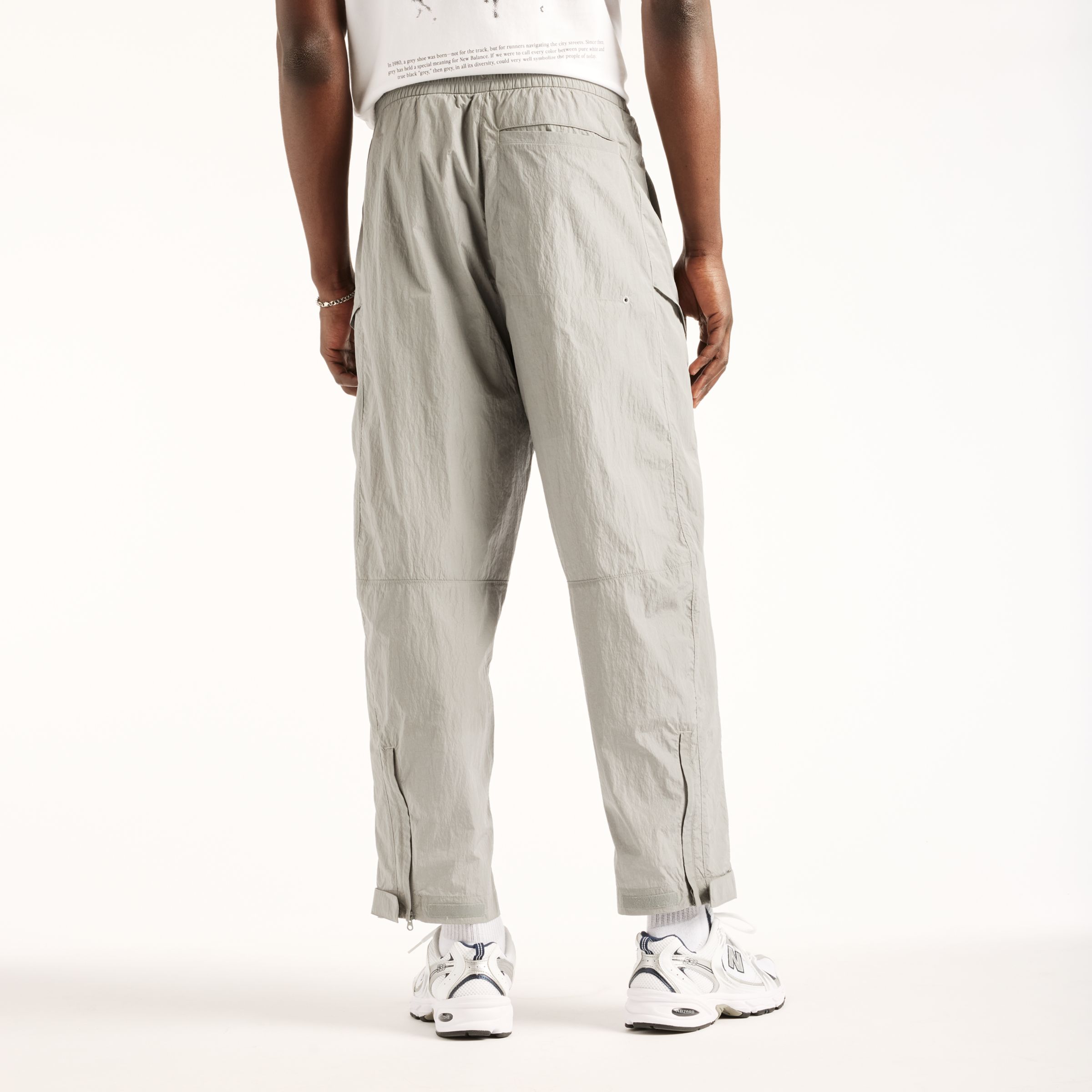 Nelson is wearing size M and is 5'4.5/164cm. Chest: 34.75"/88cm, Waist: 29"/74cm, Hips: 35.5"/90cm