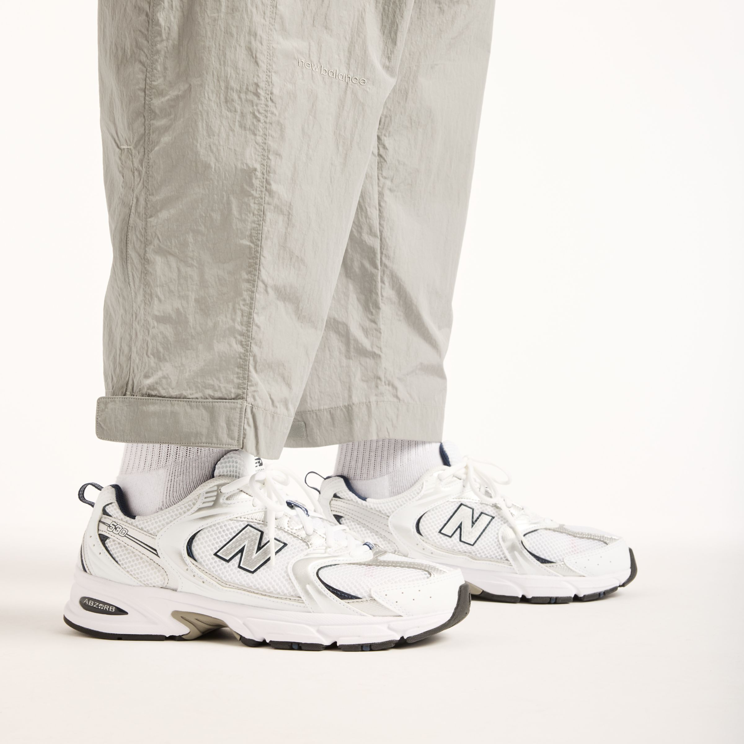 New Balance NB GREY ナイロンワイドテーパードパンツ, MB6106RXYST