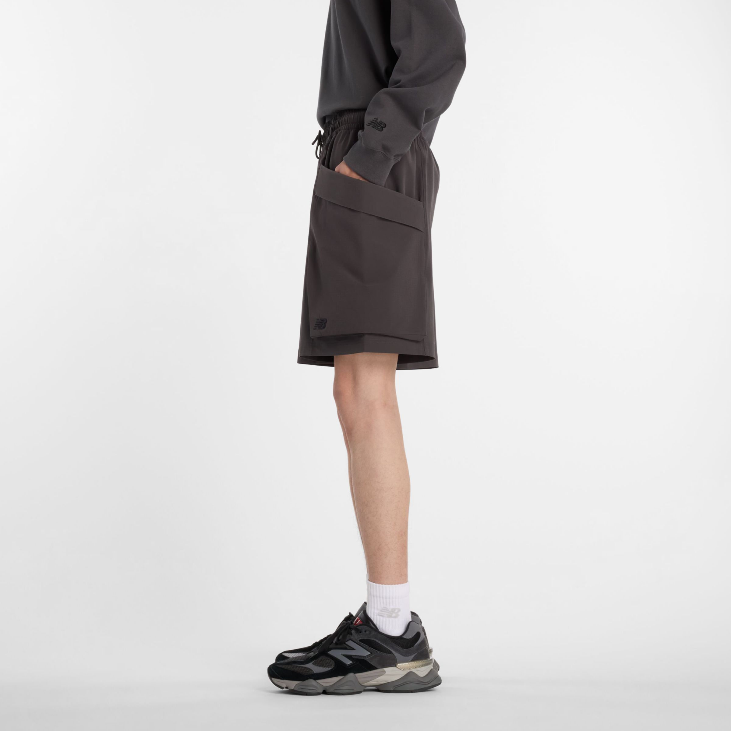 NB GREY 8 吋短褲