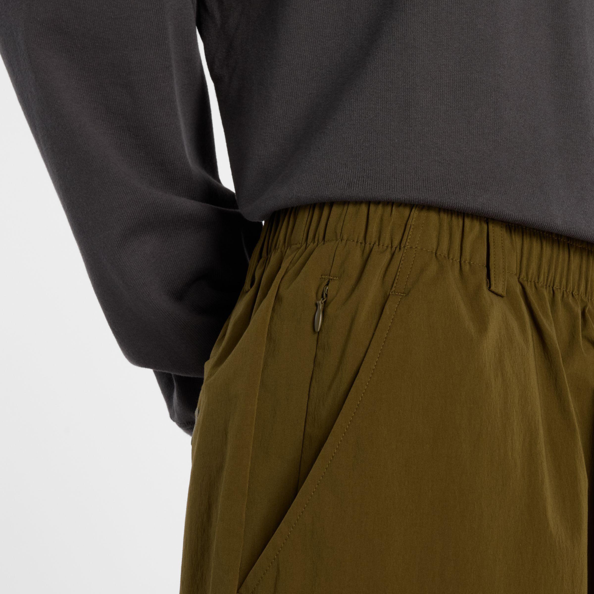 NB GREY テーパードパンツ