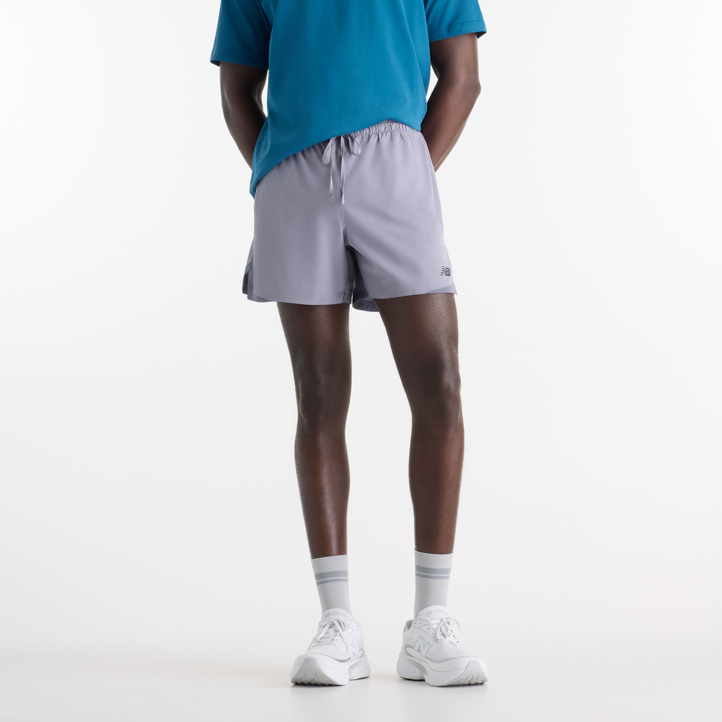 Hella is wearing size M and is 6'2"/188cm. Chest: 37"/94cm, Waist: 30"/76cm