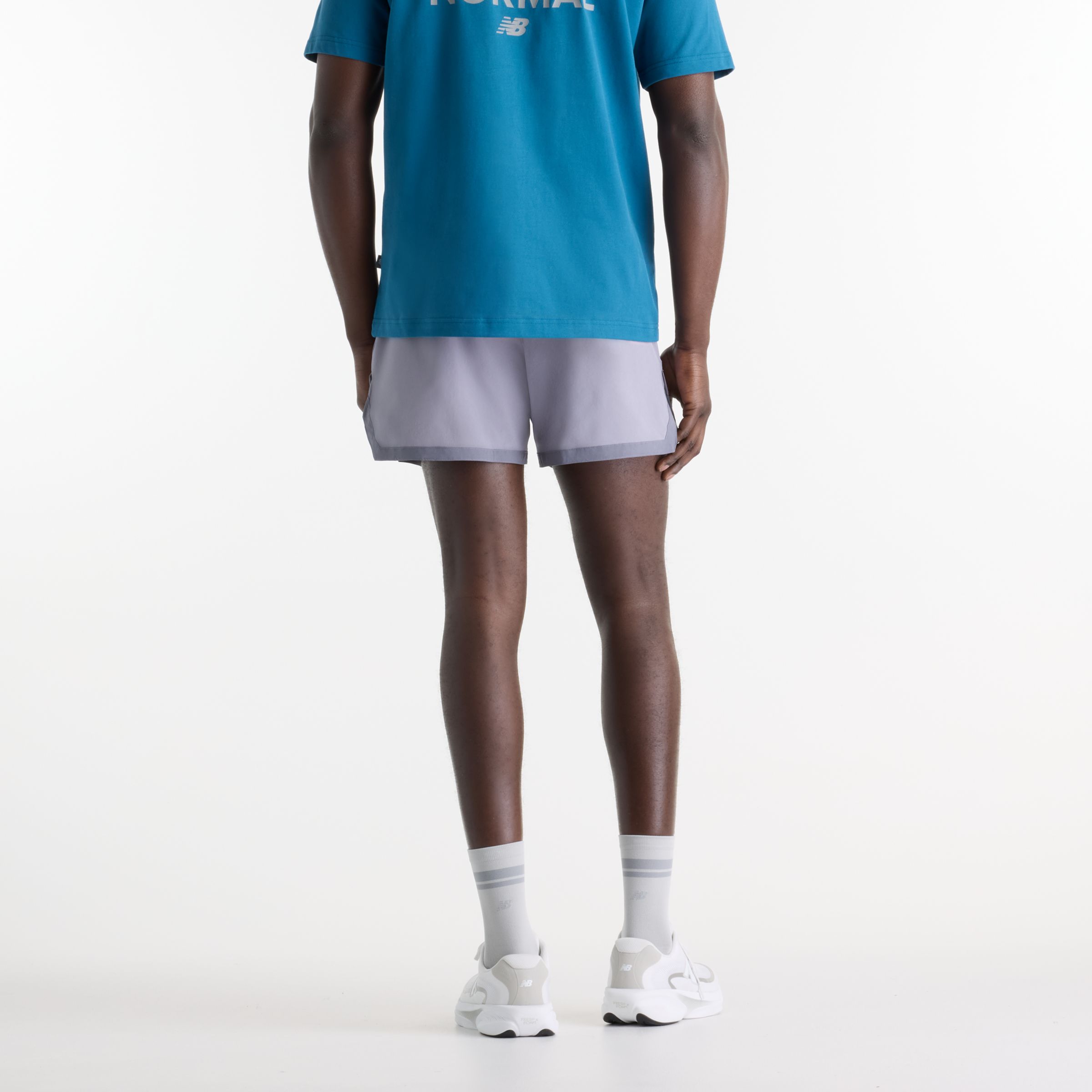 Hella is wearing size M and is 6'2"/188cm. Chest: 37"/94cm, Waist: 30"/76cm