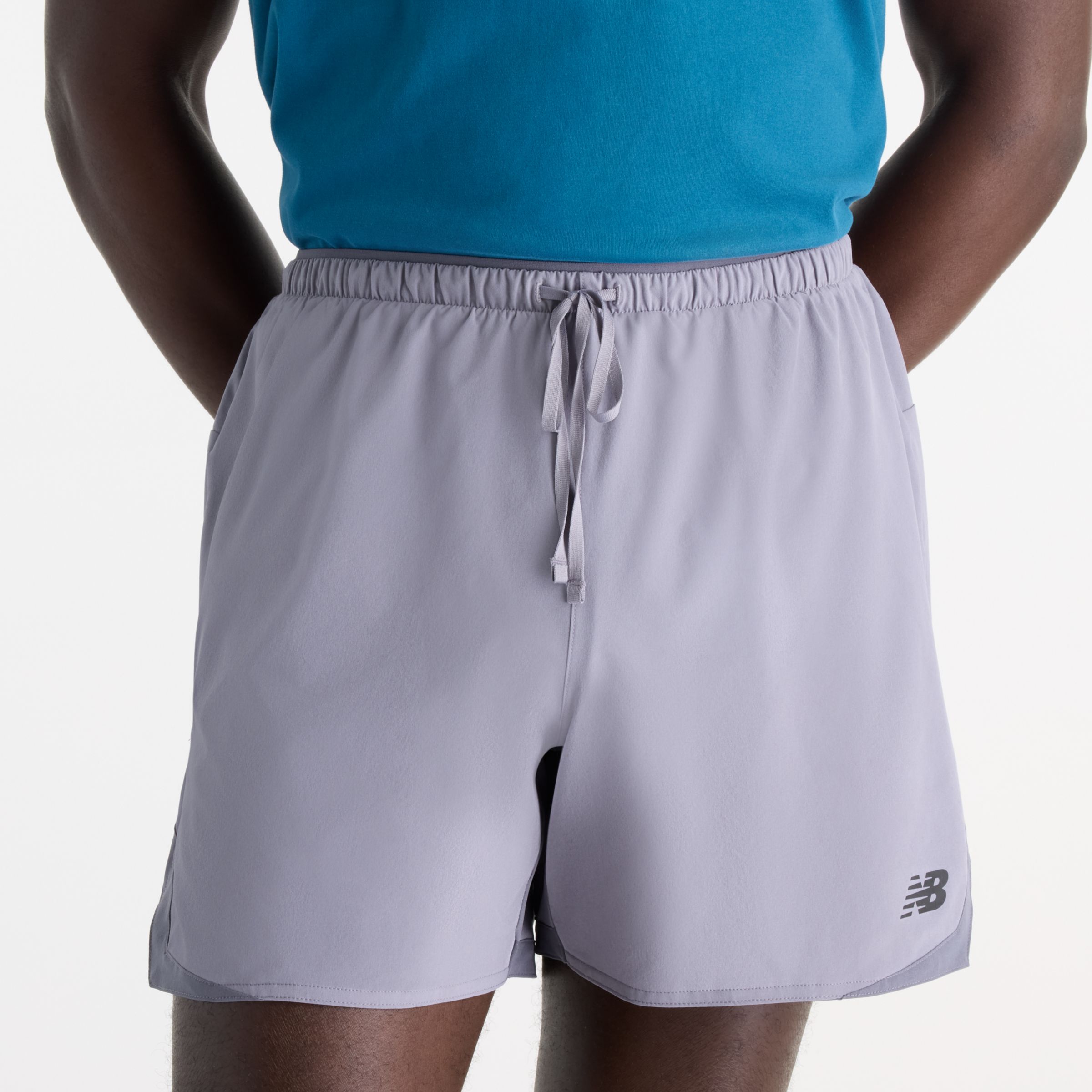 Hella is wearing size M and is 6'2"/188cm. Chest: 37"/94cm, Waist: 30"/76cm