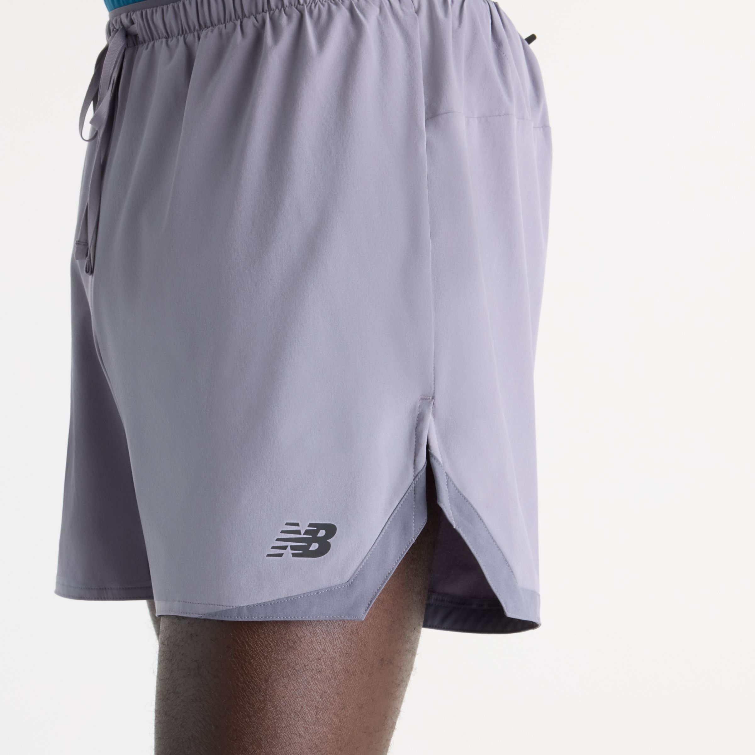 Hella is wearing size M and is 6'2"/188cm. Chest: 37"/94cm, Waist: 30"/76cm