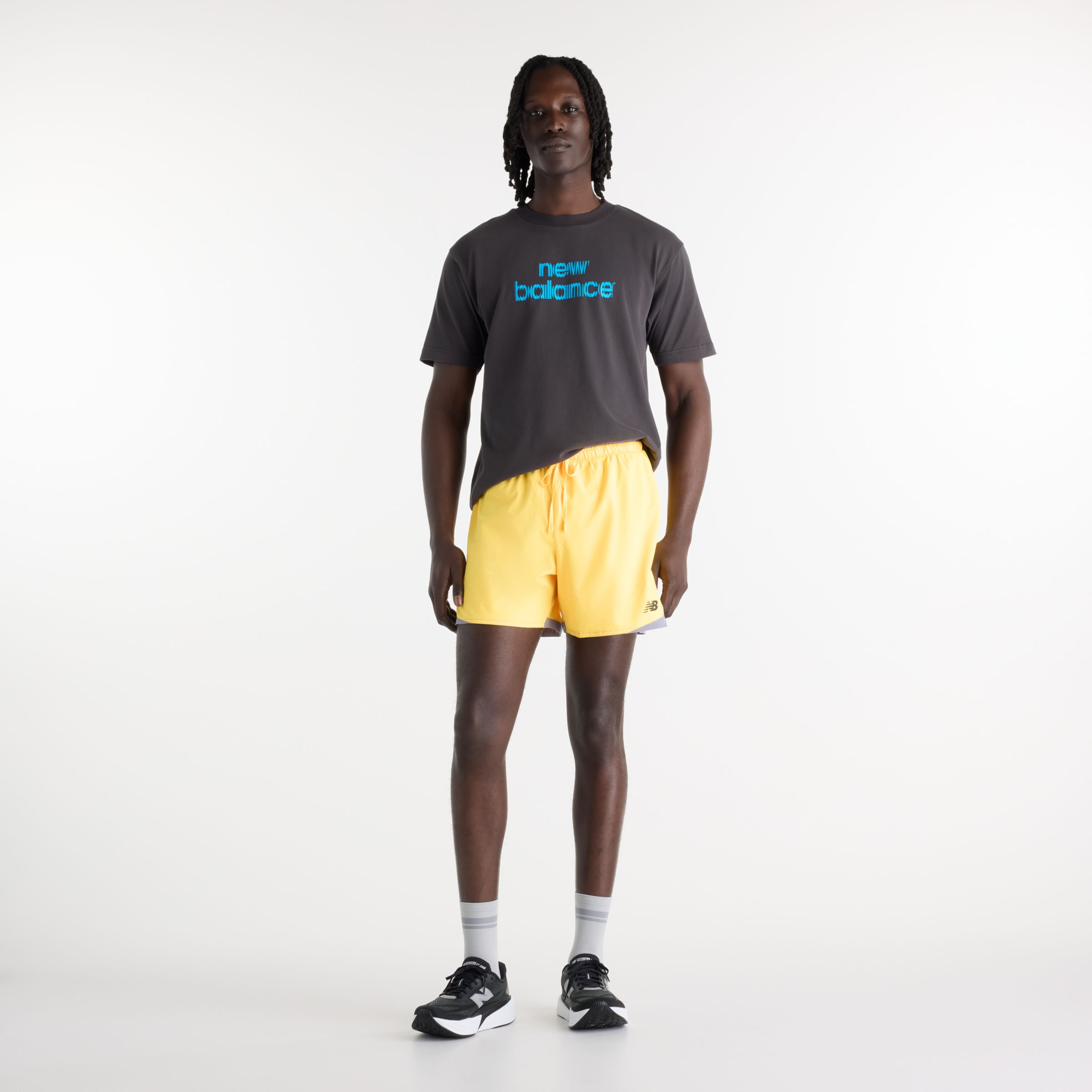 Hella is wearing size M and is 6'2"/188cm. Chest: 37"/94cm, Waist: 30"/76cm