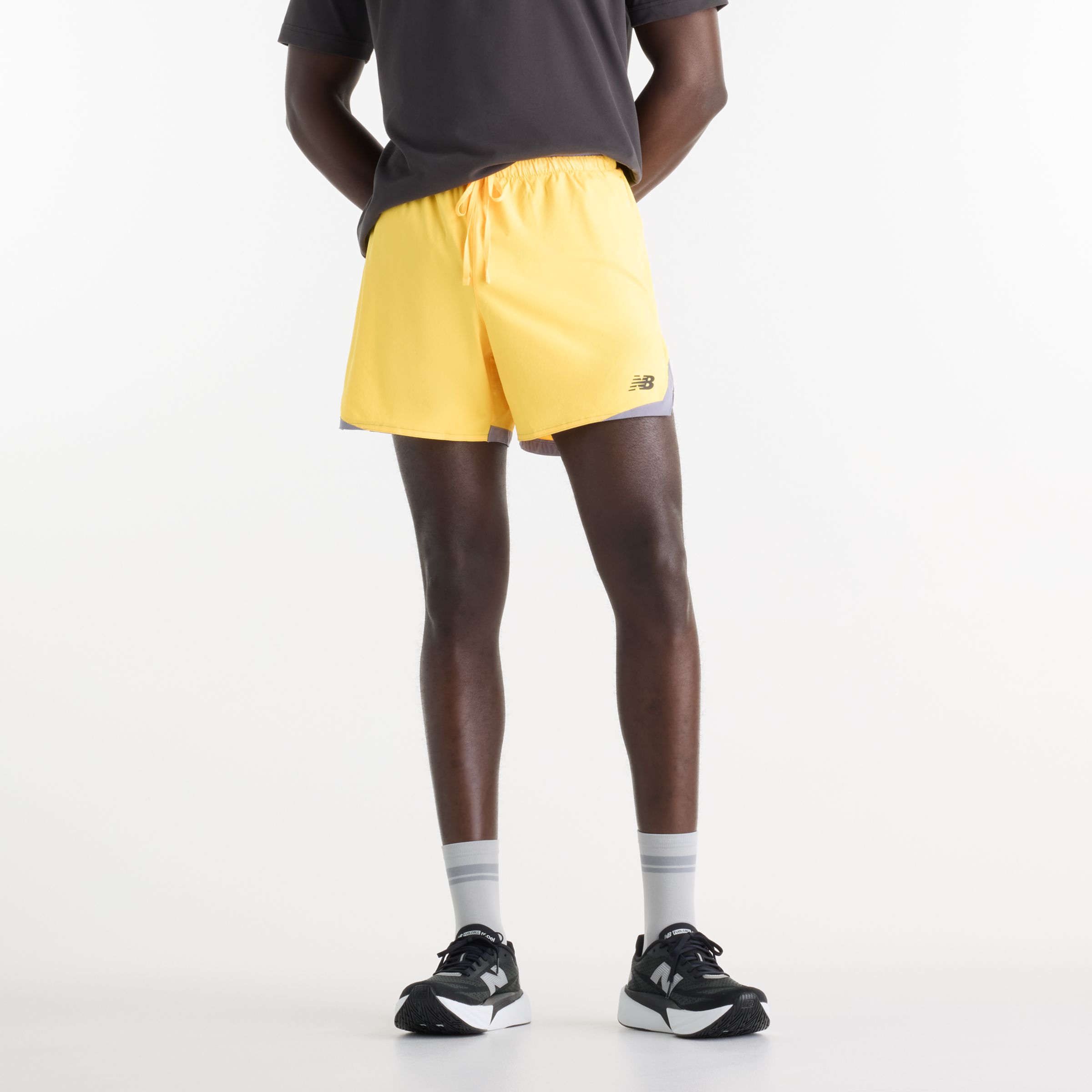 Hella is wearing size M and is 6'2"/188cm. Chest: 37"/94cm, Waist: 30"/76cm