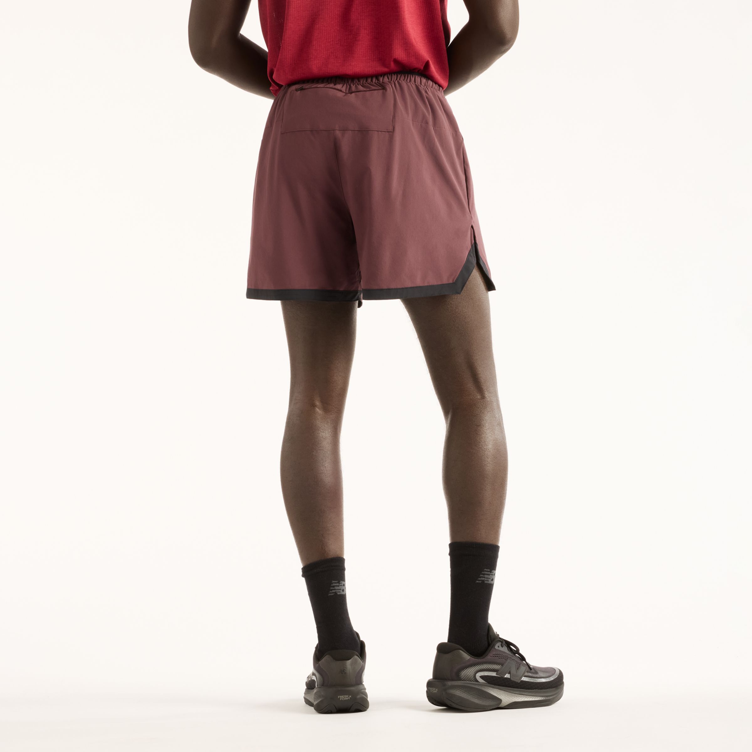 Fall is wearing size M and is 6'/183cm. Chest: 33.5"/85cm, Waist: 26.75"/68cm, Hips: 35"/89cm