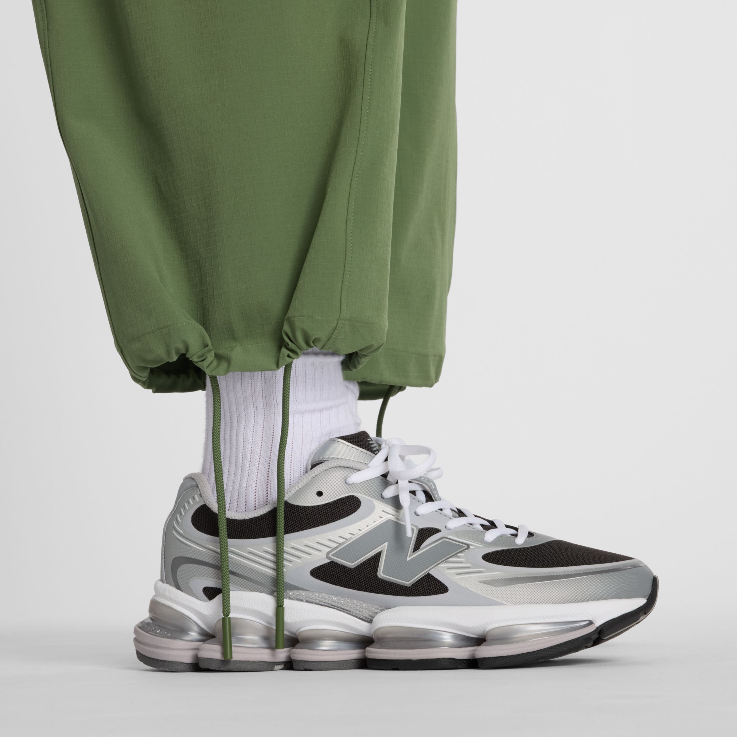 NB GREY クロップドカーゴパンツ