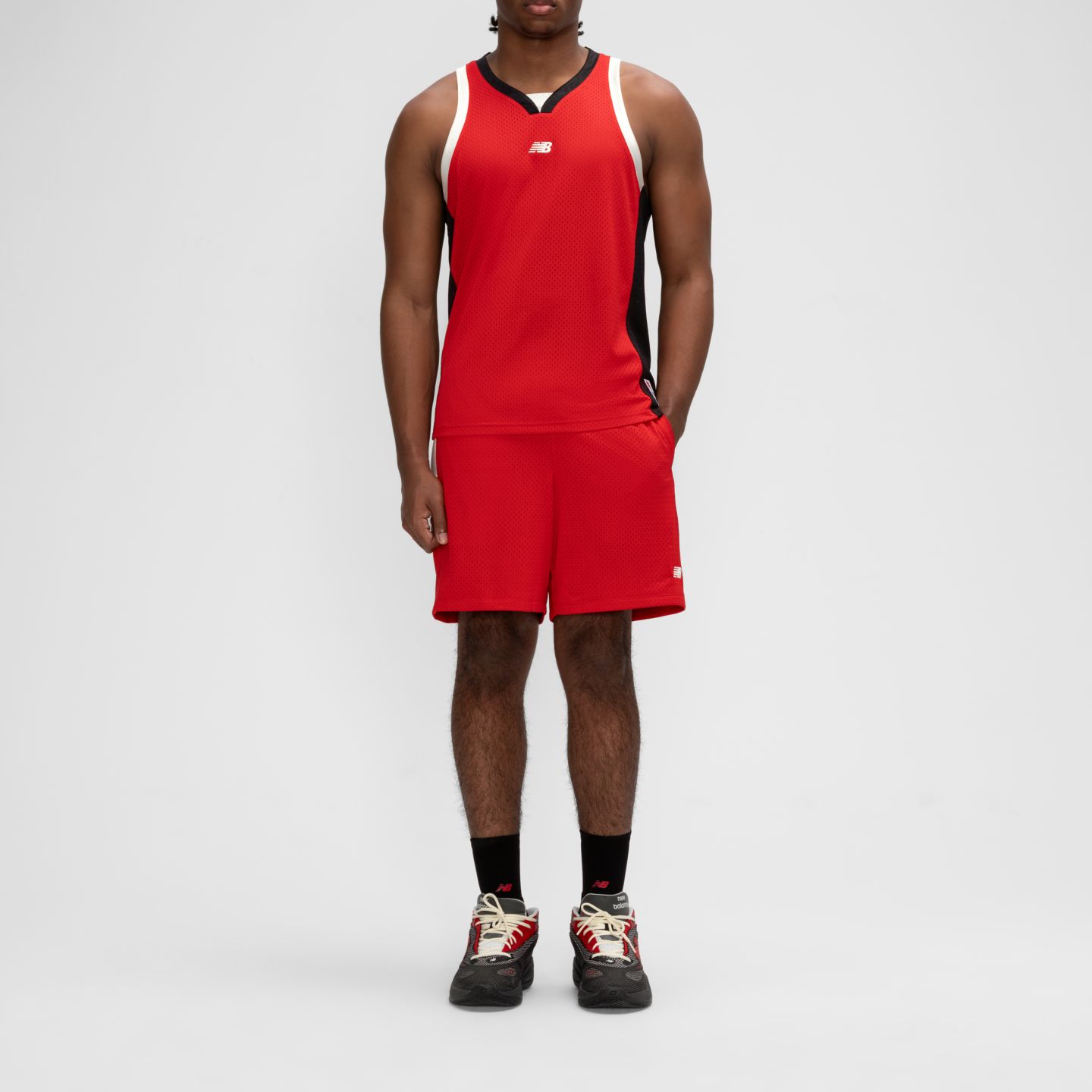 Мужские шорты New Balance Basketball Performance Mesh, цвет: Красный / Молочный — фото 1