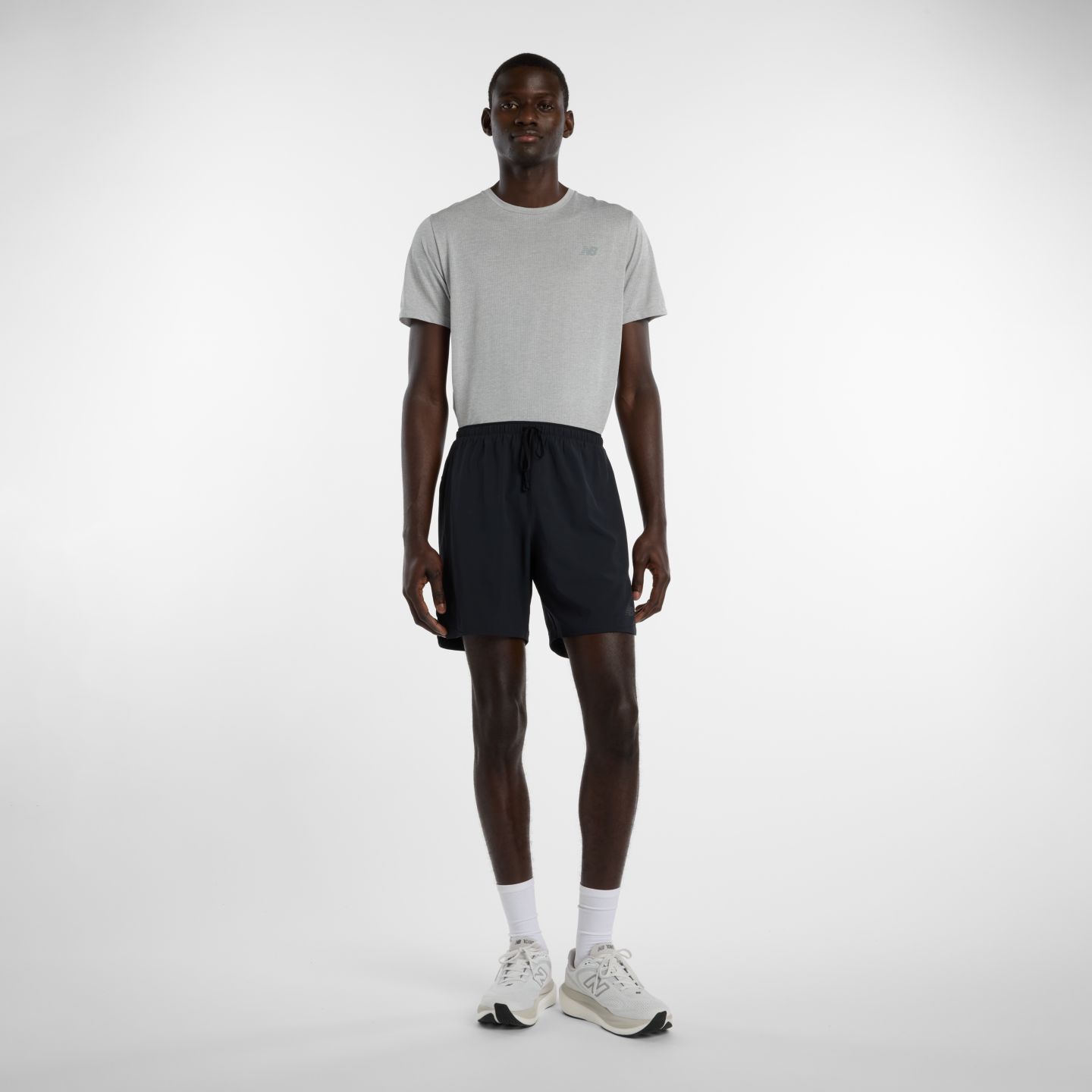 Мужские шорты New Balance RC Essential Short 7", цвет: Чёрный / Серый — фото 2