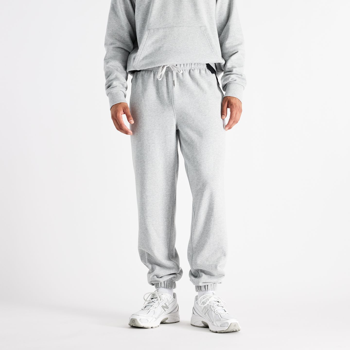 Мужские брюки New Balance Klutch Athletics French Terry, цвет: Серый меланжевый — фото 1