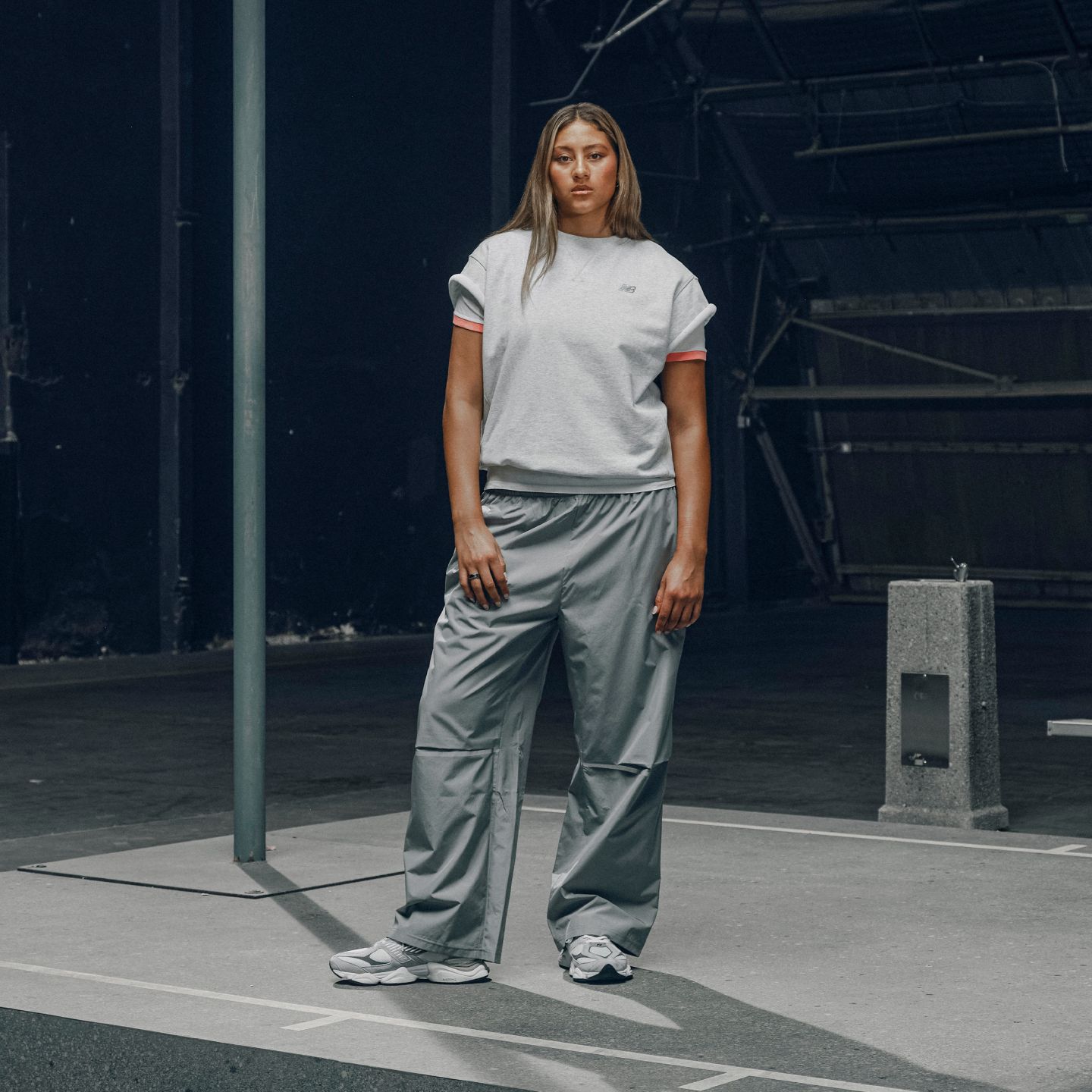 Мужские брюки New Balance Elusive Shell Pant, цвет: Сланцевый серый — фото 3